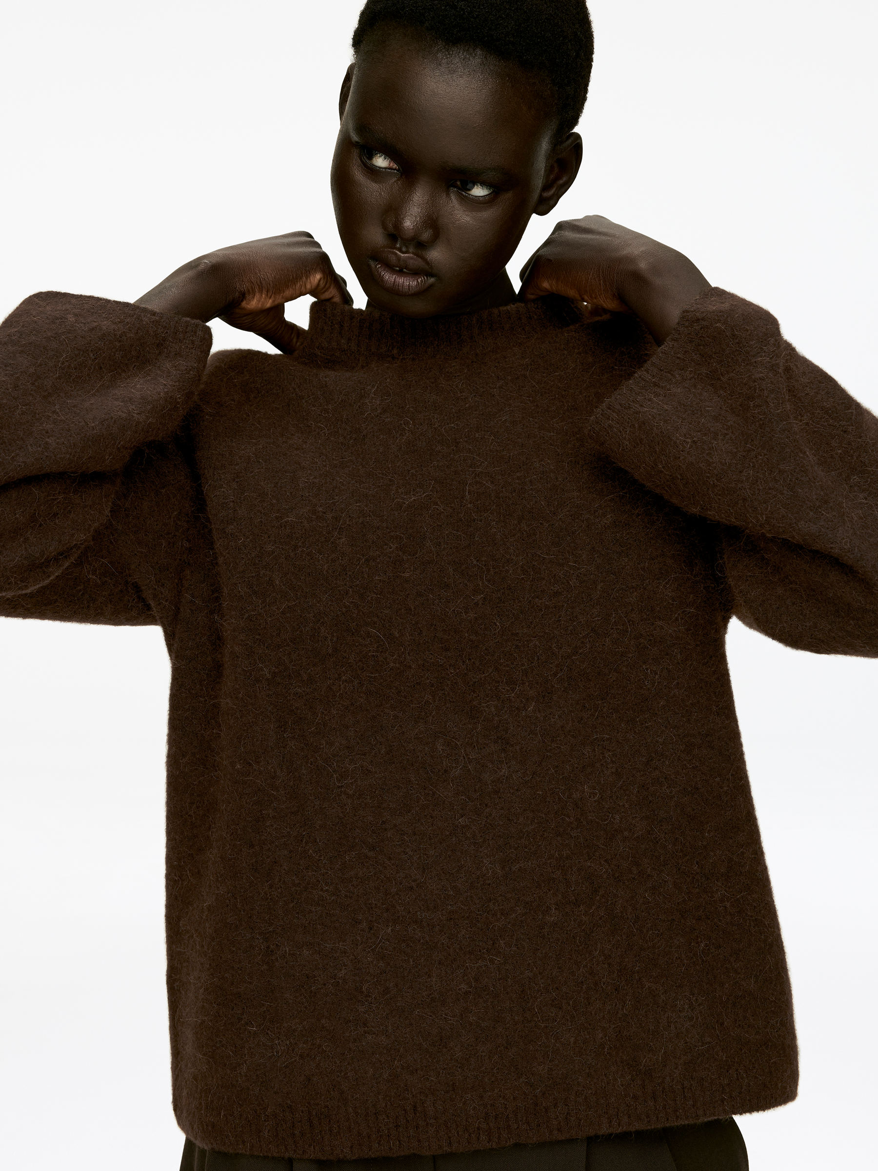 Pullover aus Alpakawolle und Wolle - Dunkelbraun - Oversize - Damen - StillMedia/Lookbook - 11