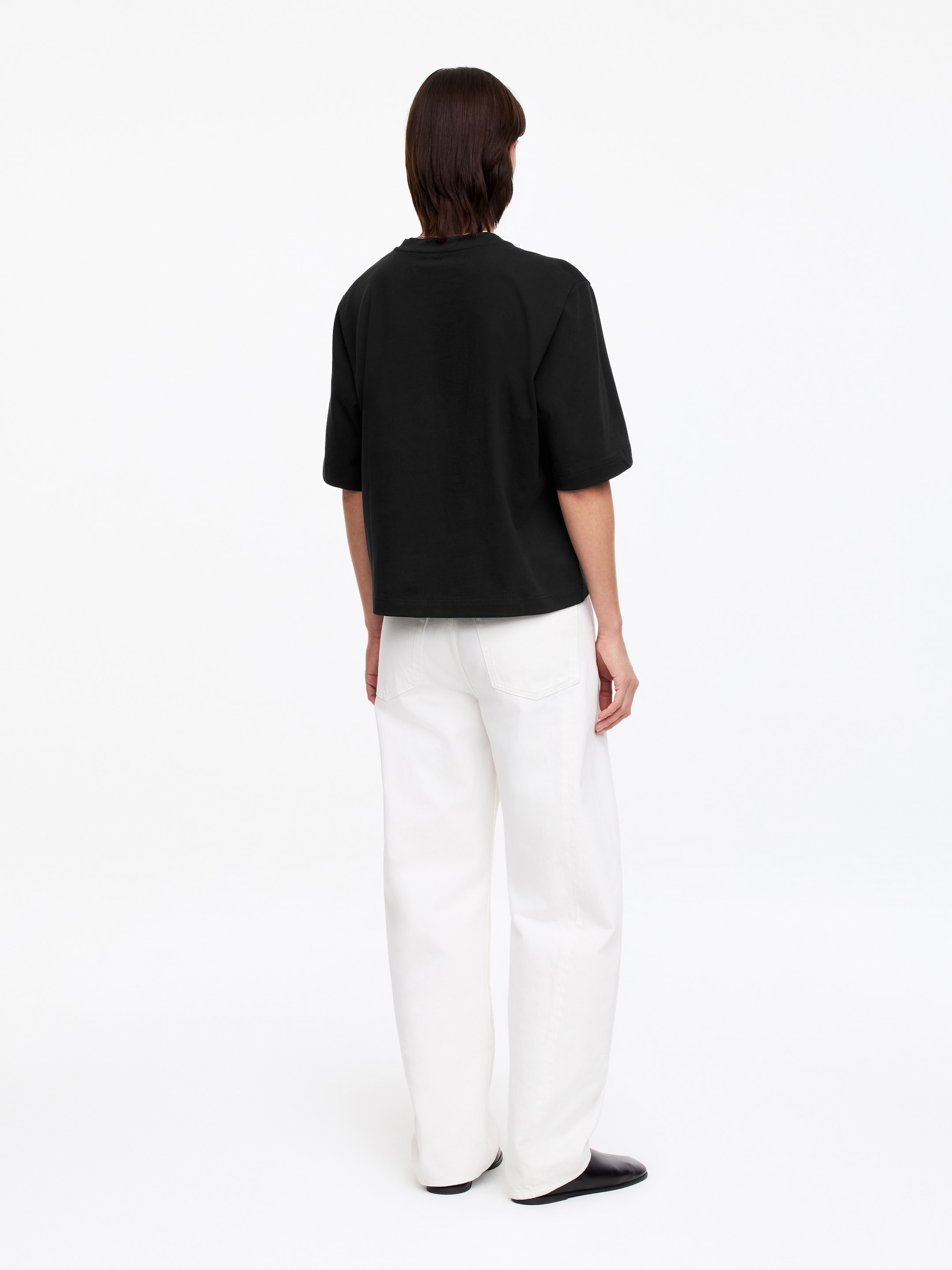 Kastiges Signature-T-Shirt - Schwarz - Relaxed Fit - Damen - StillMedia/Lookbook - 10