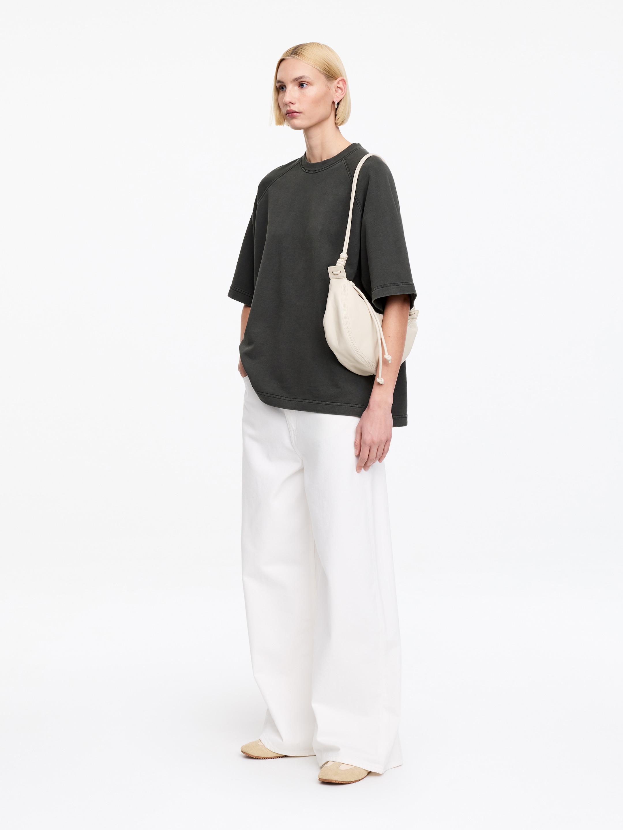 Short-Sleeve Sweatshirt - Black - Oversized - Women - StillMedia/Lookbook - 3
