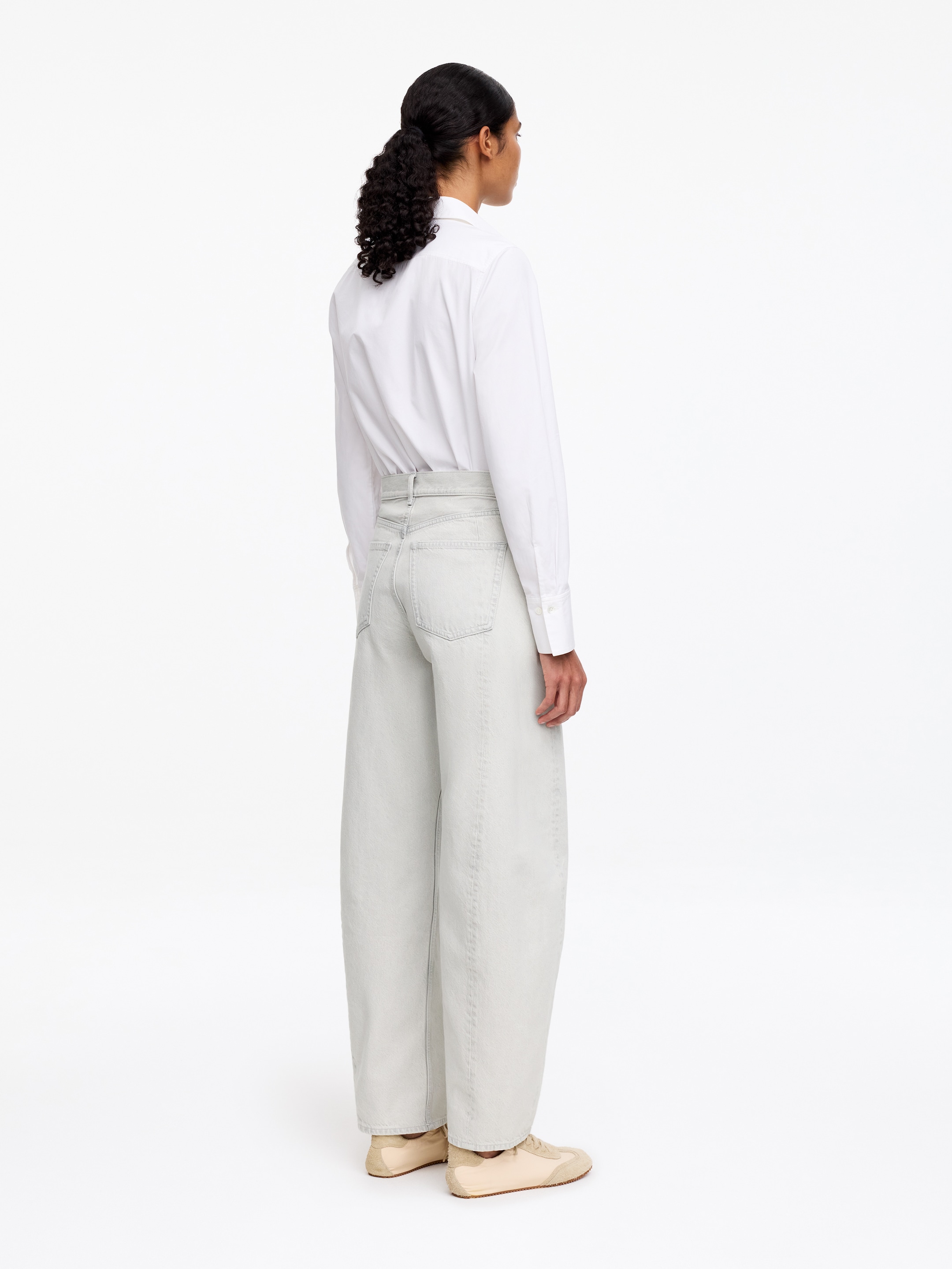 BLOOM Barrel Jeans - Off White - Relaxed fit - Women - StillMedia/Lookbook - 6