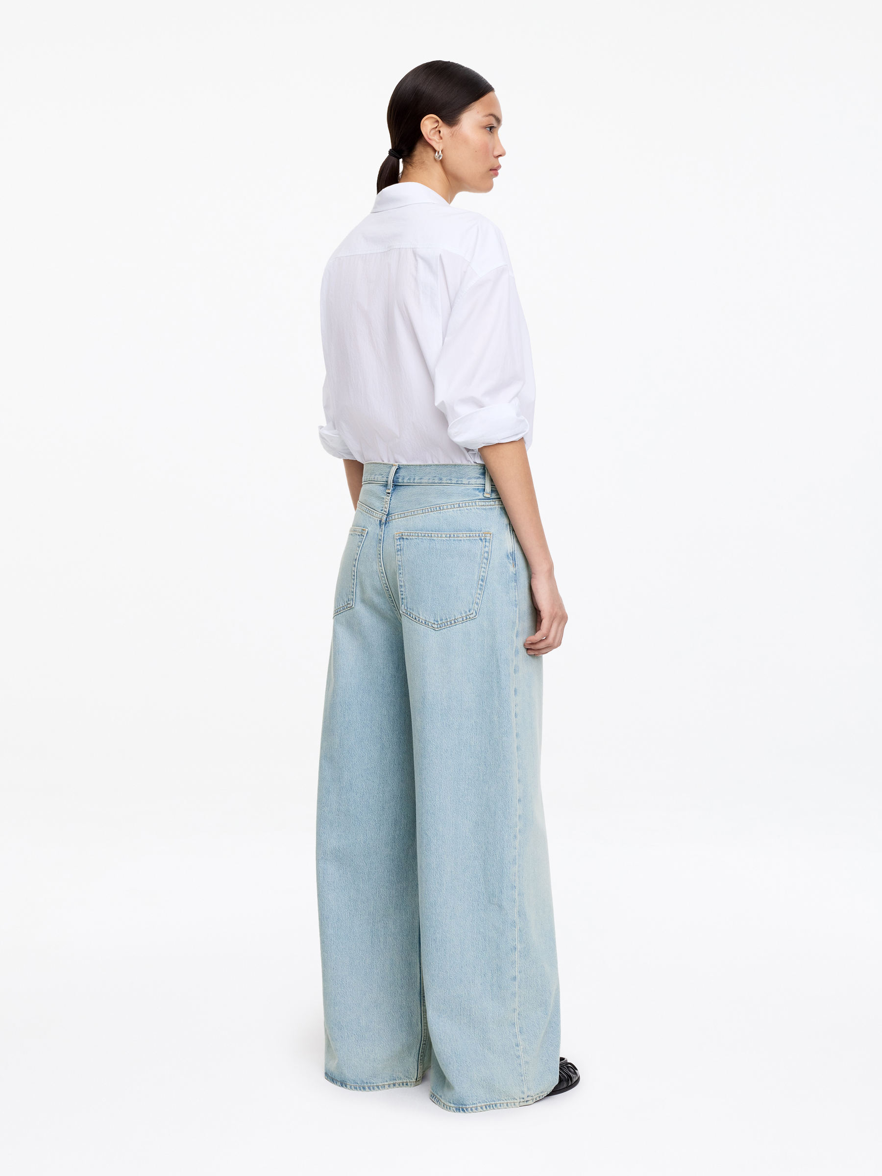 CEDAR Oversized Wide Jeans - Light Blue - Oversized - Women - StillMedia/Lookbook - 5