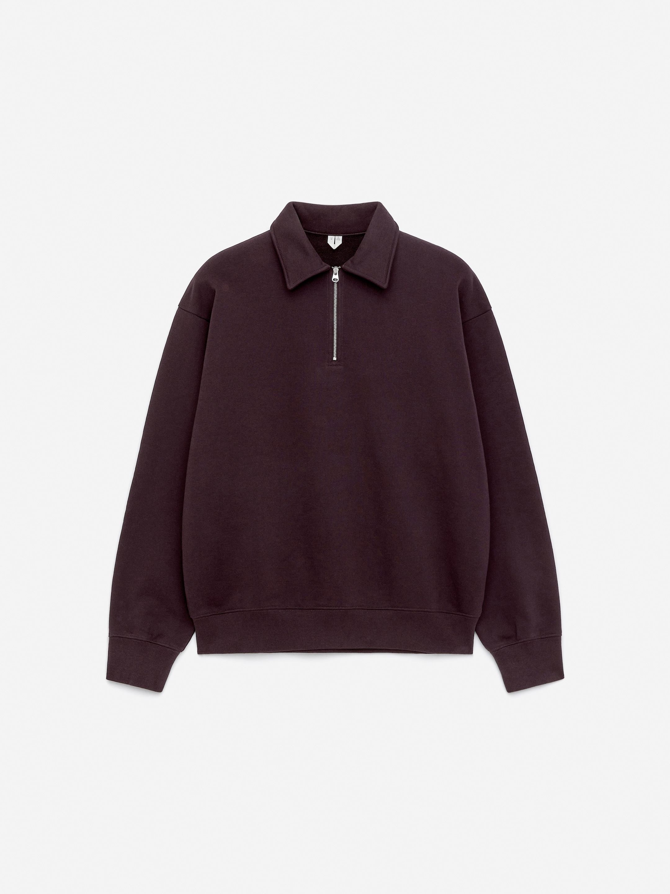 Agrandir l'image: Un sweat-shirt en coton marron foncé est présenté de face, avec un col et une fermeture éclair à mi-hauteur. Des bordures côtelées accentuent les poignets et l'ourlet du bas.