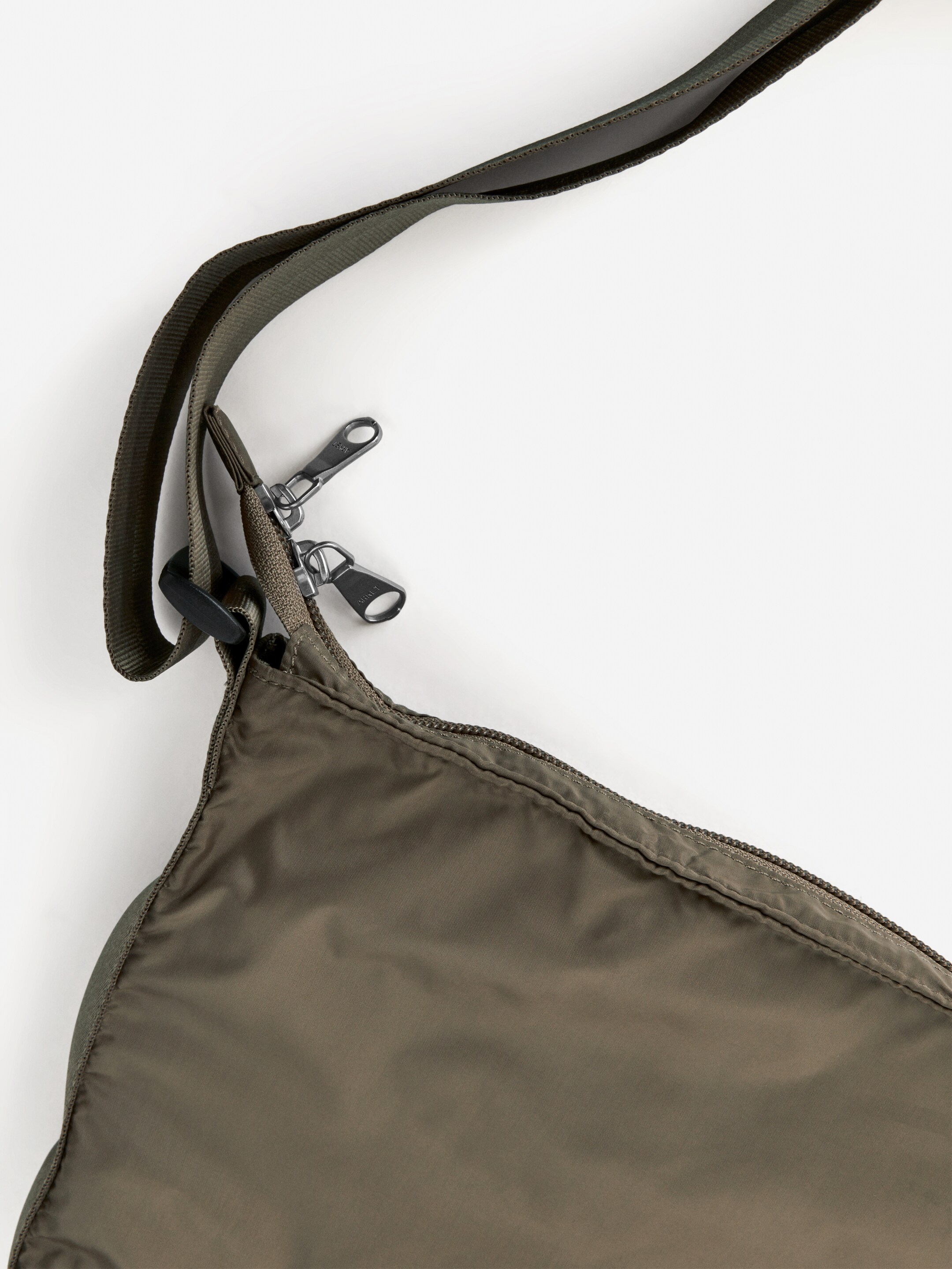 Ver imagen más grande: Bolso bandolera pequeño plegable - Verde caqui - HOMBRE | H&M ES 6