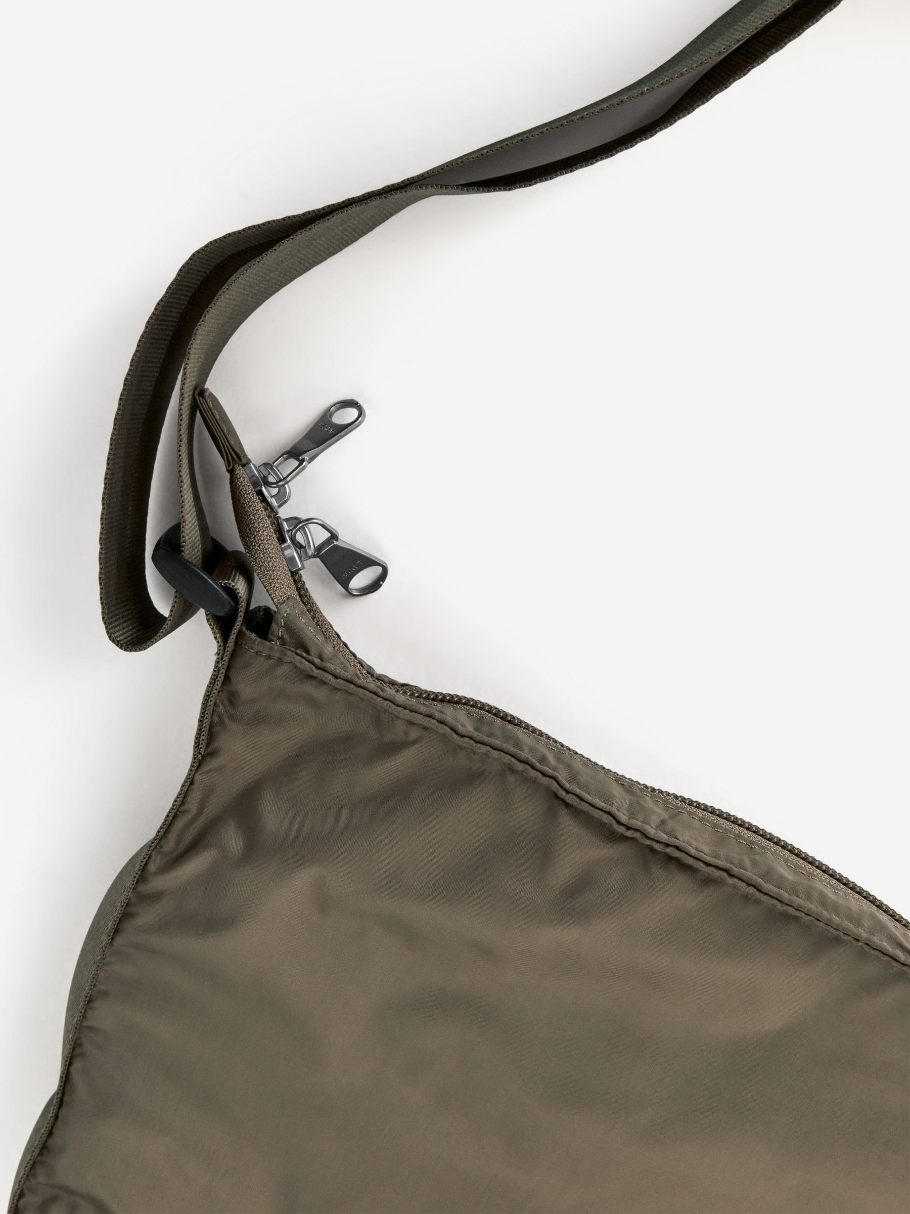Hopvikbar liten axelremsväska - Khakigrön - Men - StillMedia/DescriptiveDetail - 8