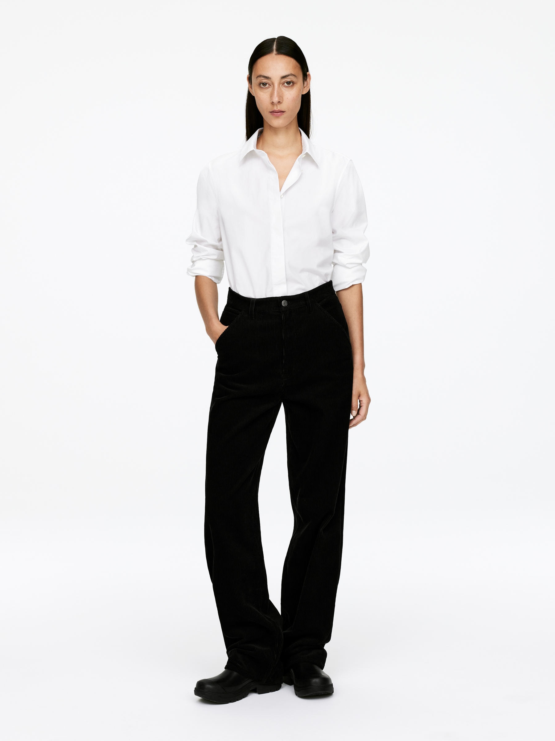 ARKET and Barbour Corduroy Trousers - Black - Relaxed fit - Women - StillMedia/Lookbook - 5
