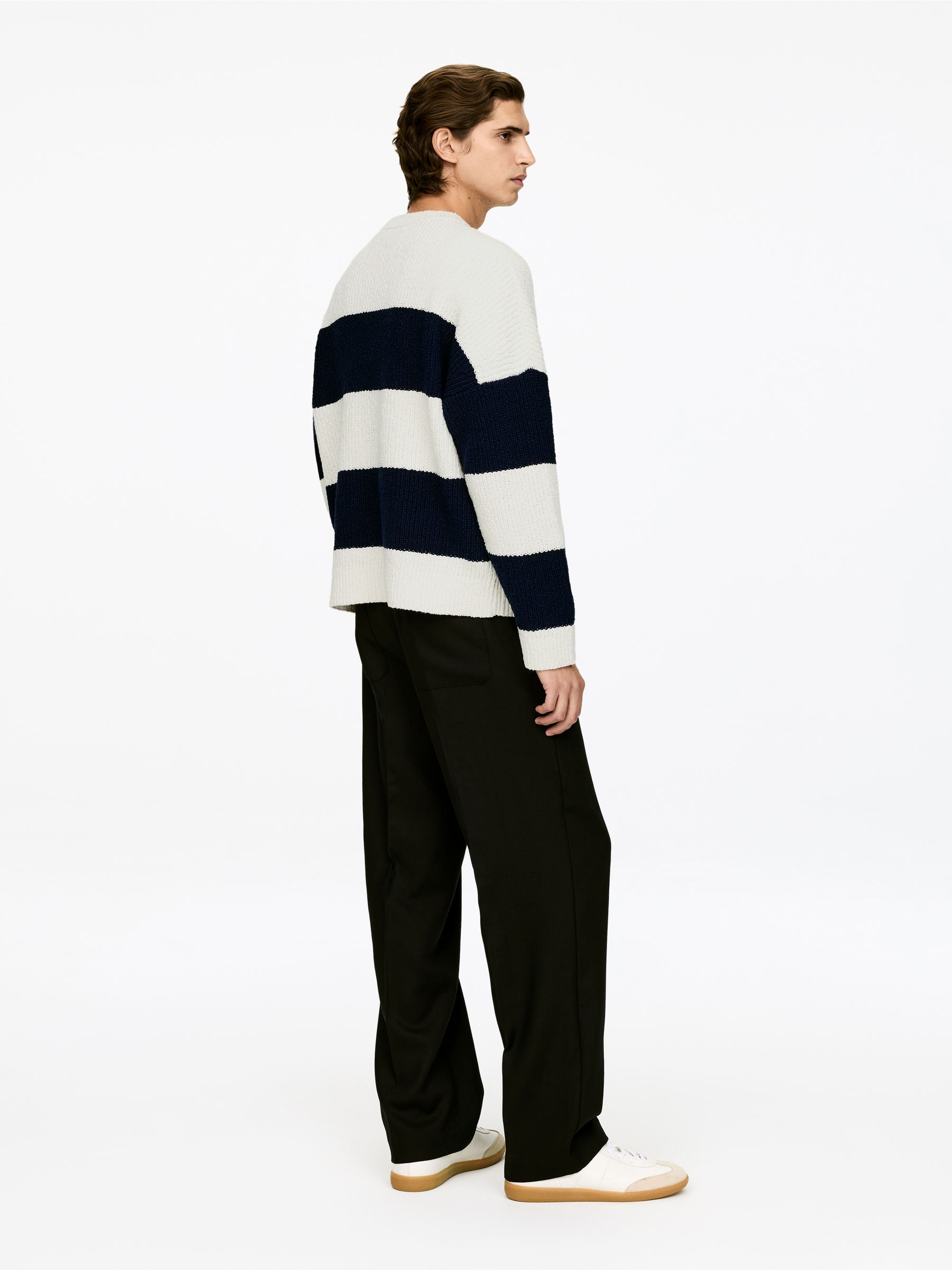 Pull en coton bouclé - Blanc cassé/Bleu foncé - Relaxed fit - Homme - StillMedia/Lookbook - 4
