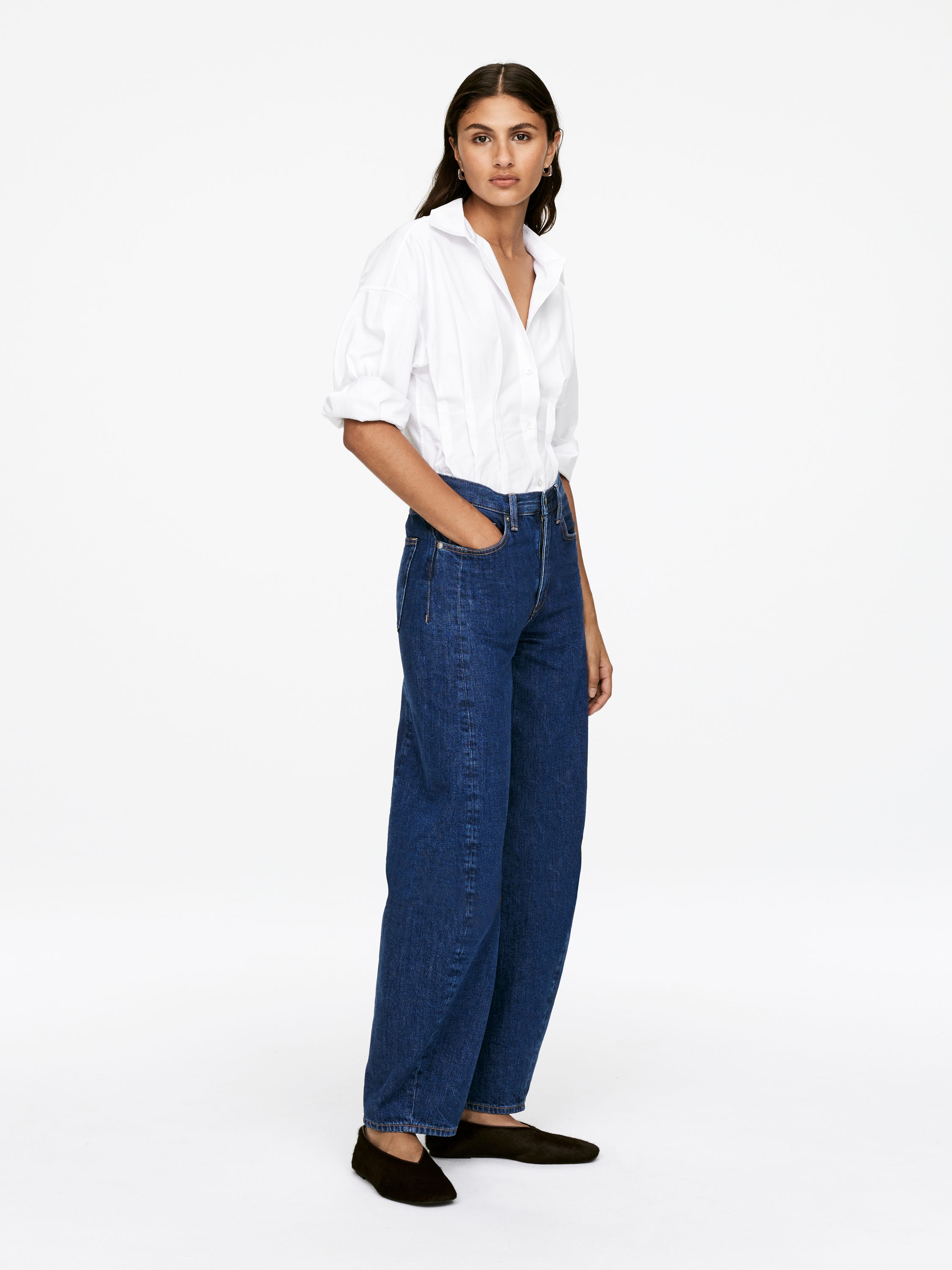 BLOOM Barrel Jeans - Blue - Relaxed fit - Women - StillMedia/Lookbook - 5