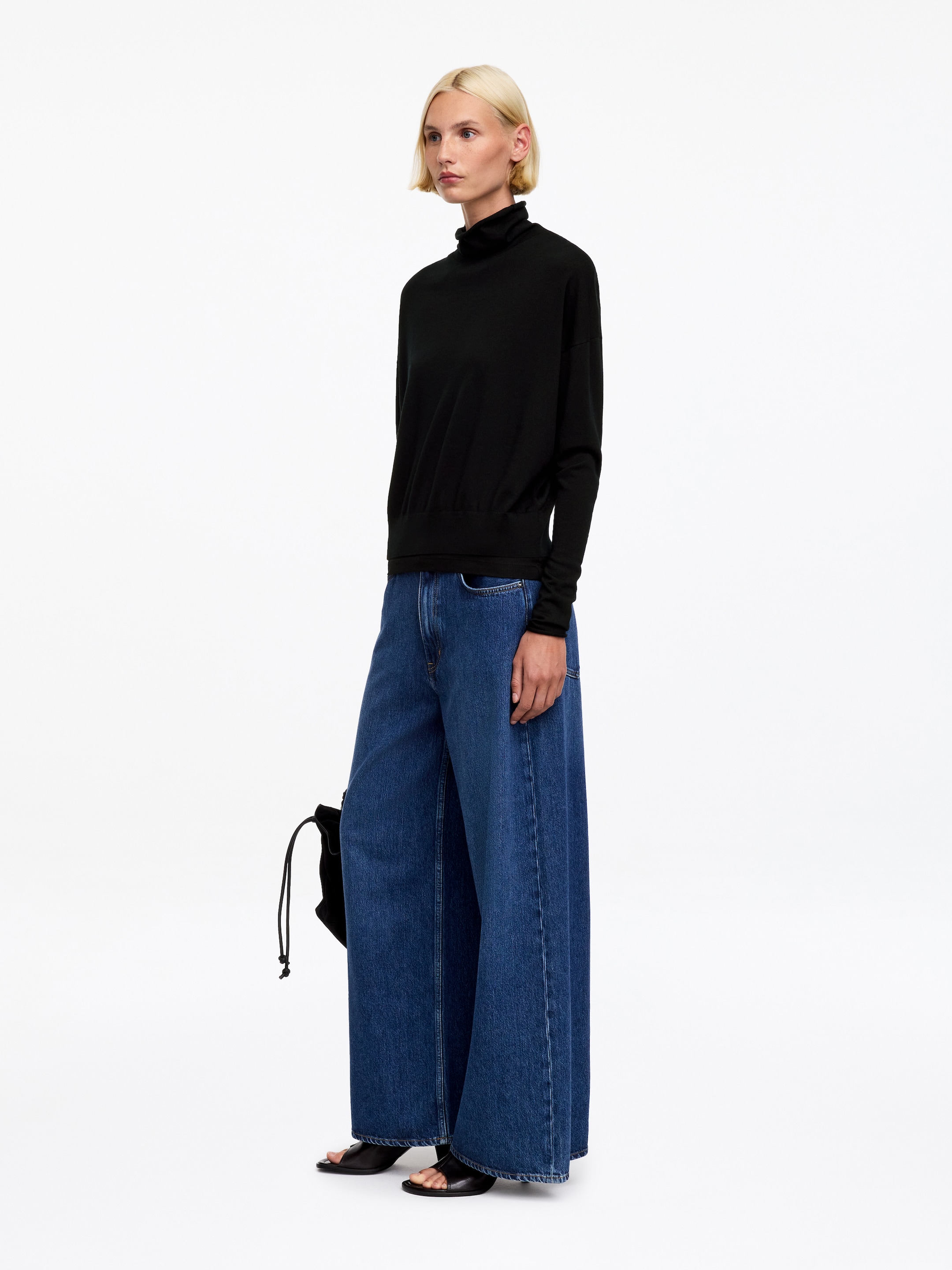 Merino Wool Roll-Neck Jumper - Black - Loose fit - women - StillMedia/Lookbook - 4