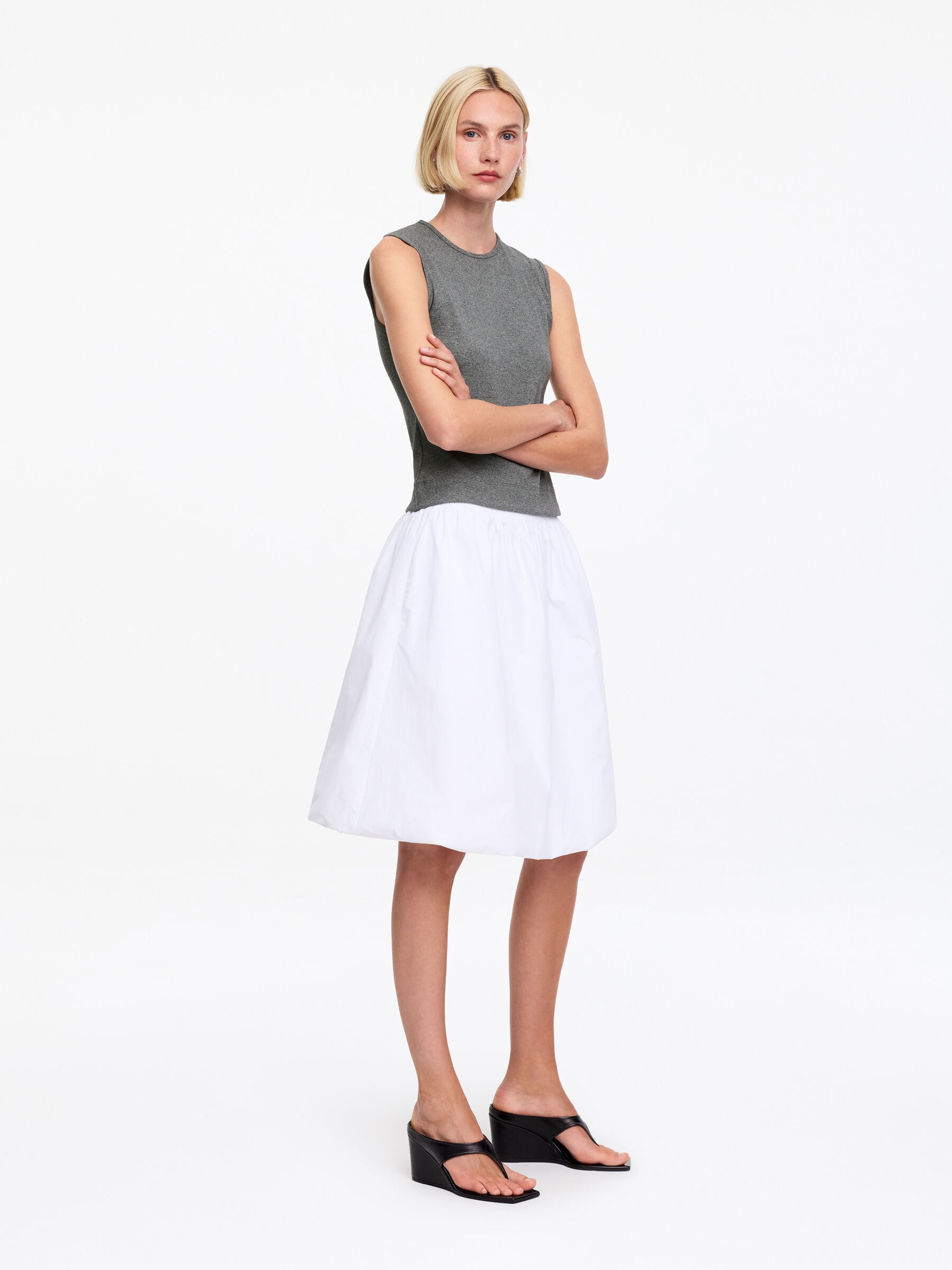 Koszulka bez rękawów w prążki - Szary - Wąski fason - Women - StillMedia/Lookbook - 9