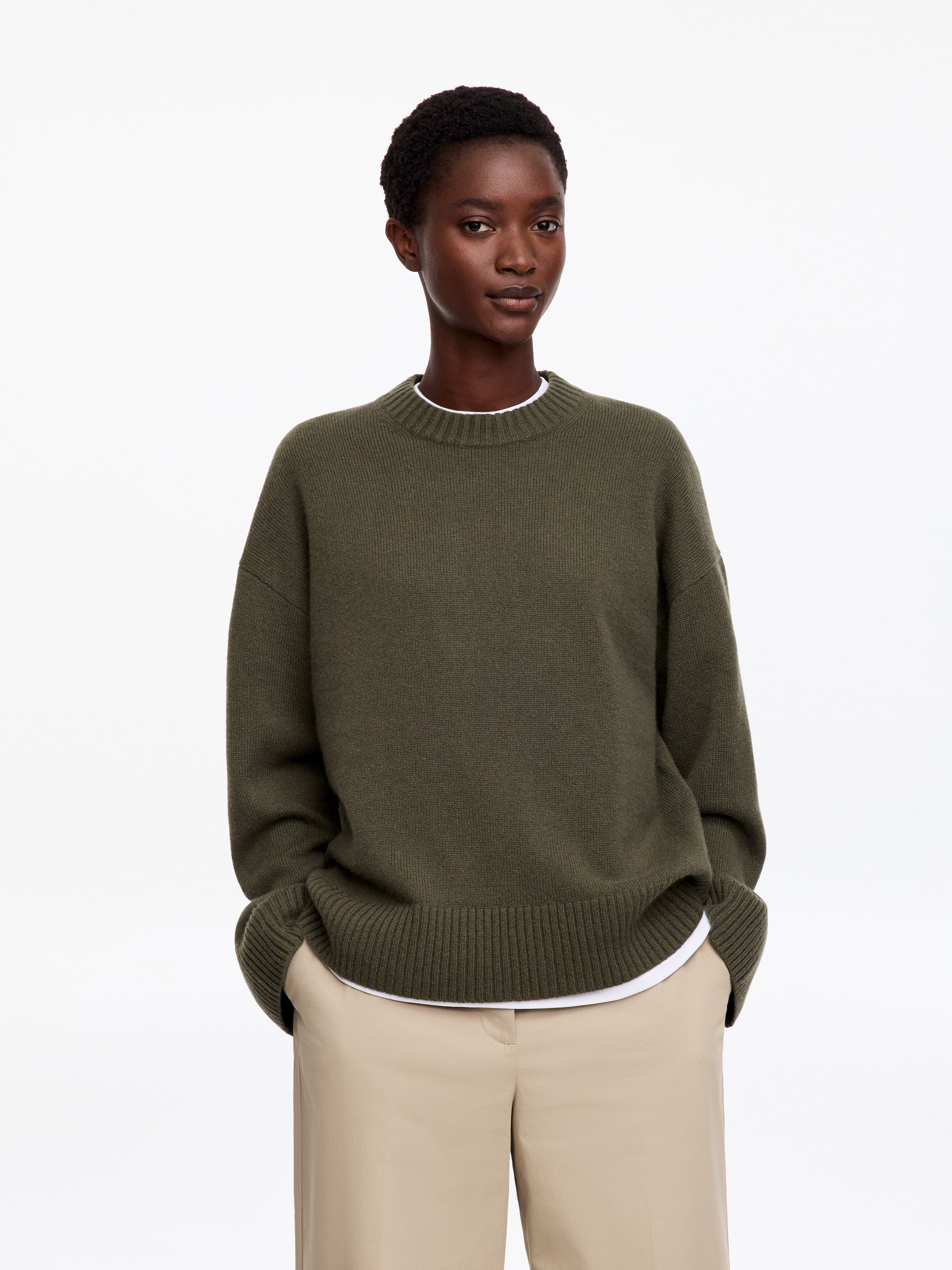 Oversized Pure Cashmere Jumper​ - Khaki Green - Relaxed fit - women - StillMedia/Lookbook - 6