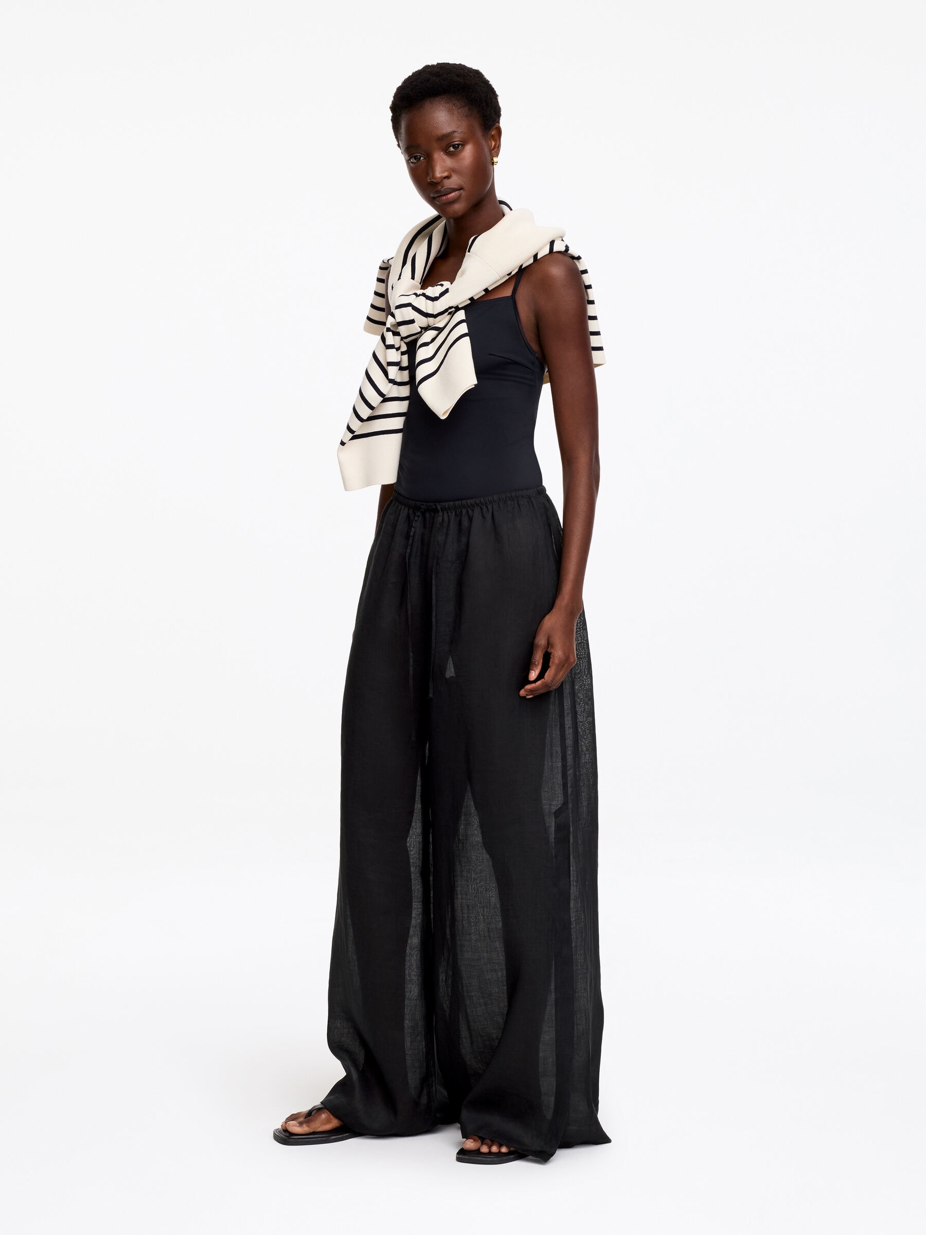 Pantalon en ramie avec cordon de serrage - Noir - Loose fit - Femme - StillMedia/Lookbook - 6
