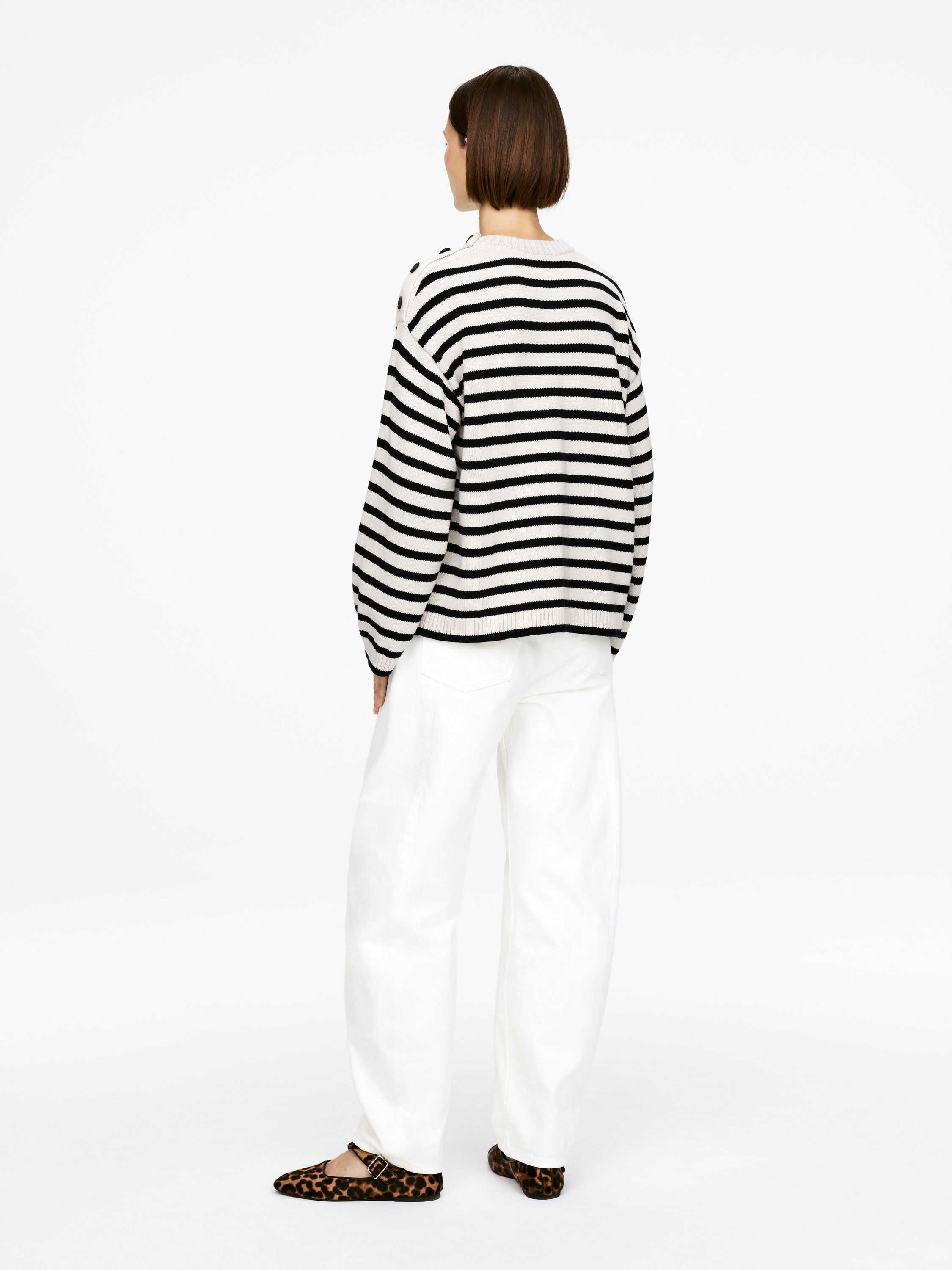 Oversized Cotton Jumper - Beige/Black - Loose fit - Women - StillMedia/Lookbook - 10