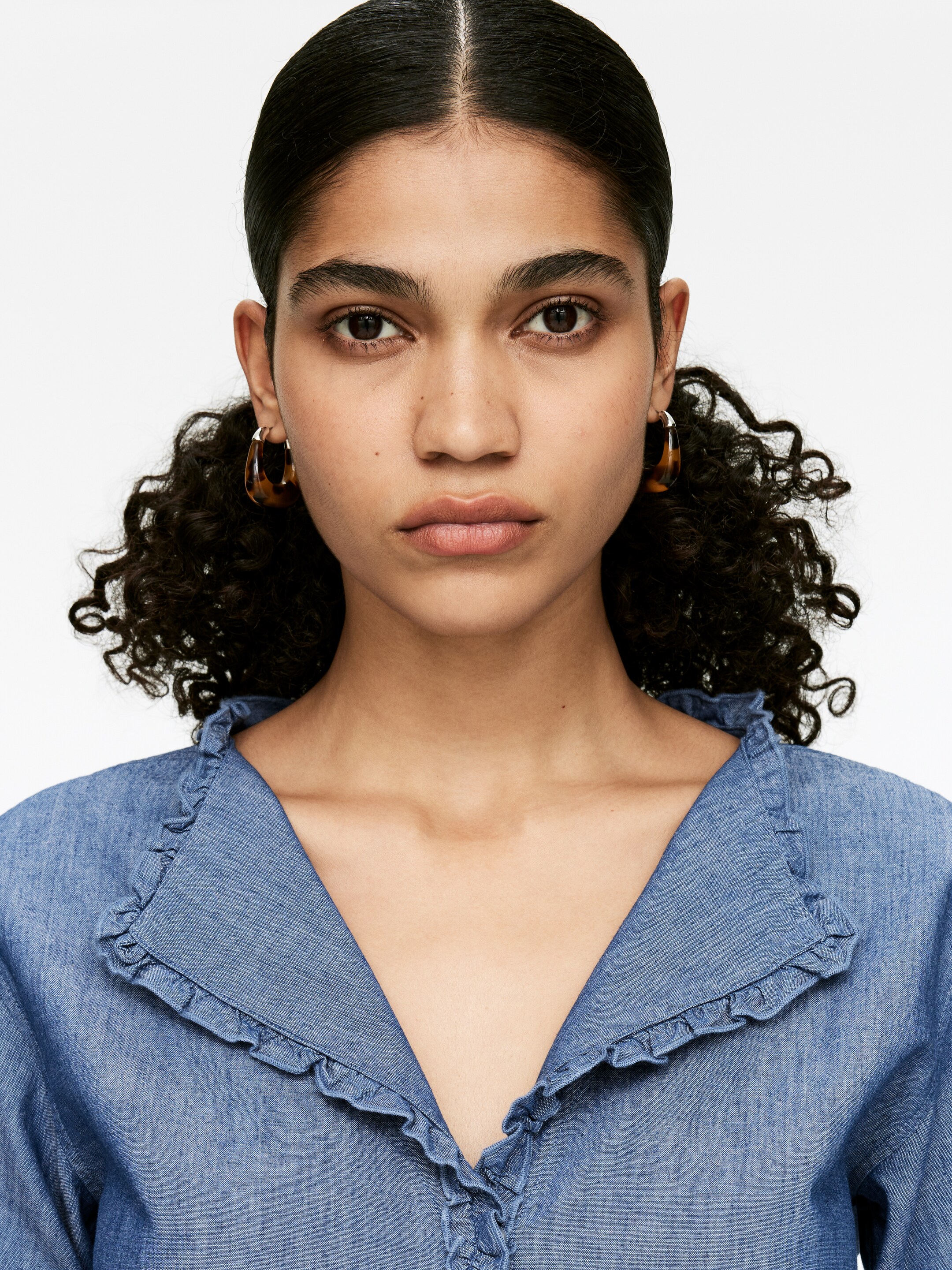 Vis større bilde: Bluse med volanger - Blå - DAME | H&M NO 4