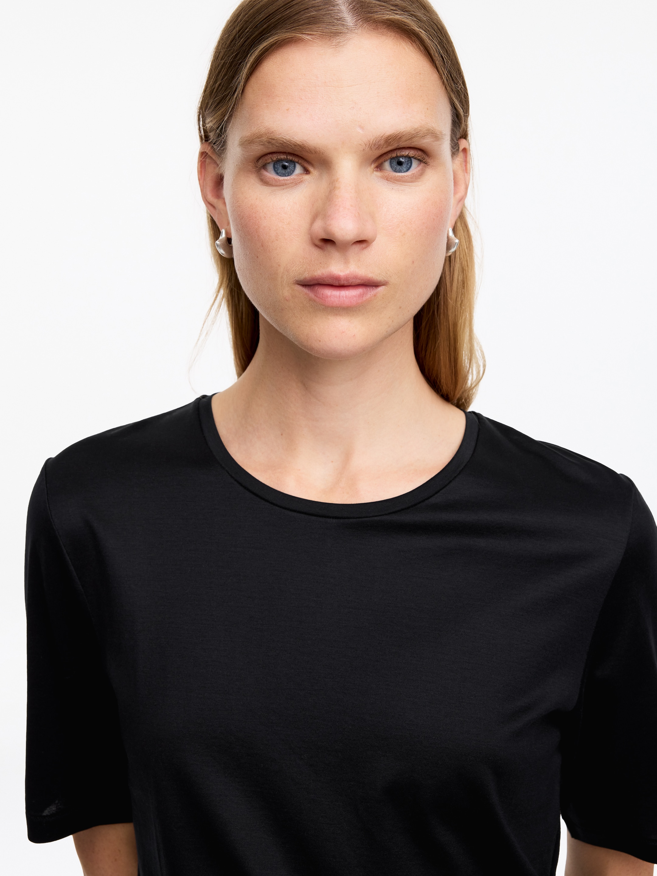 T-shirt z lyocellu i bawełny - Czarny - Fason normalny - Women - StillMedia/Lookbook - 2