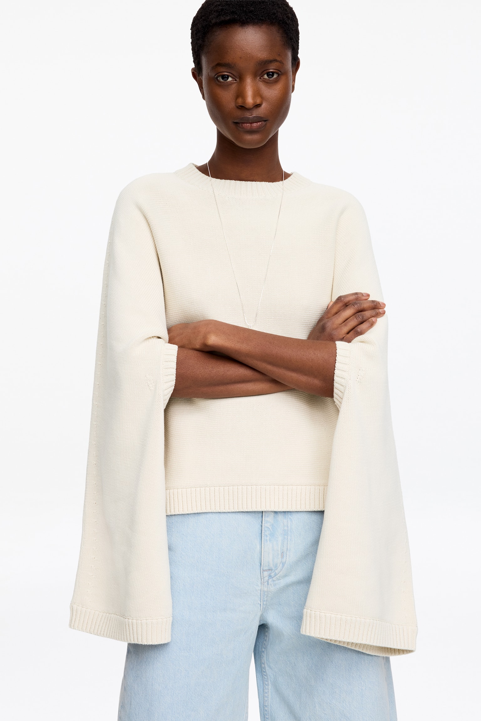 Bavlnený sveter s výrezmi - Krémová/Čierna - 5