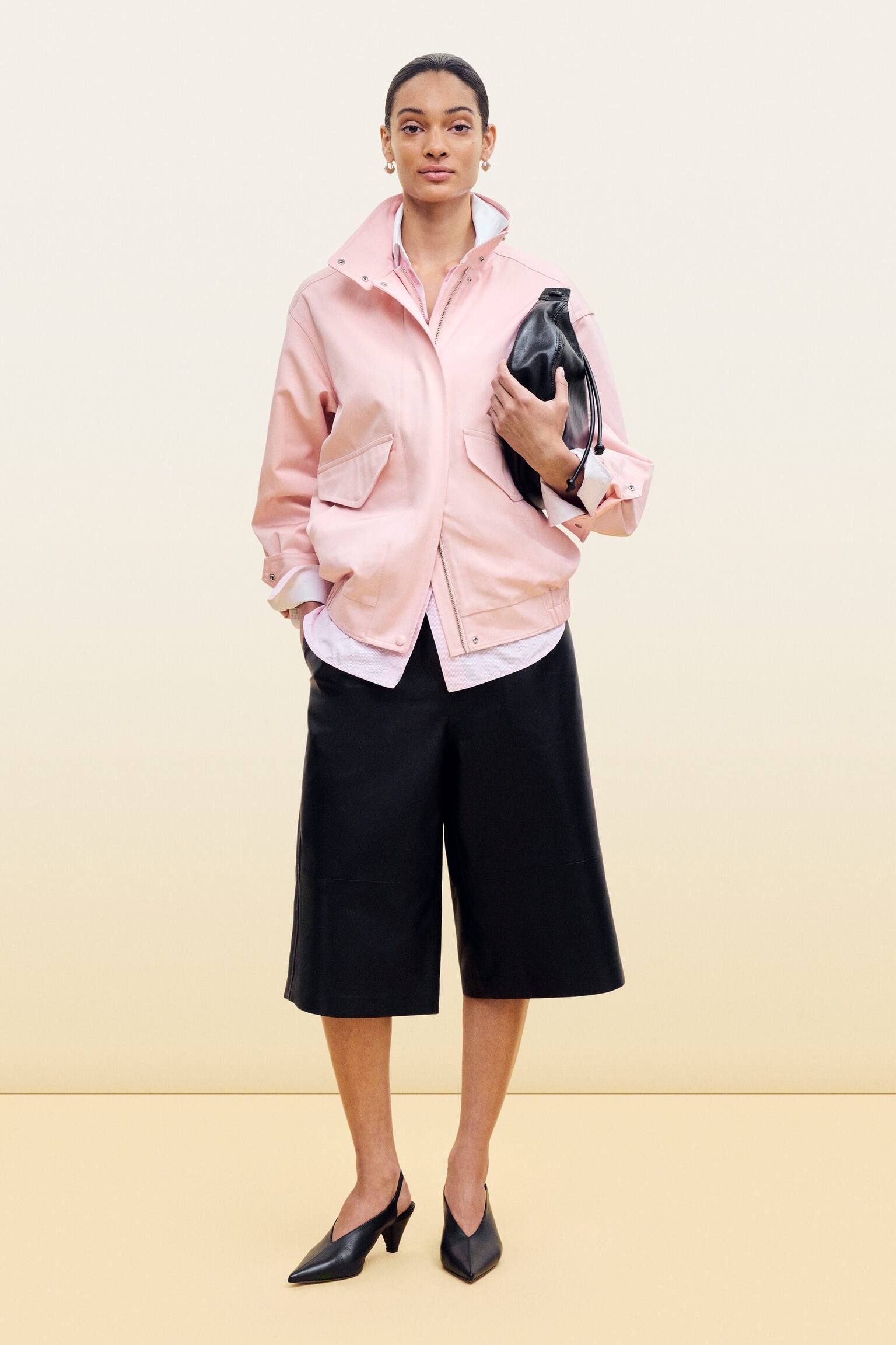 Rundad läderväska - Svart/Beige - 3