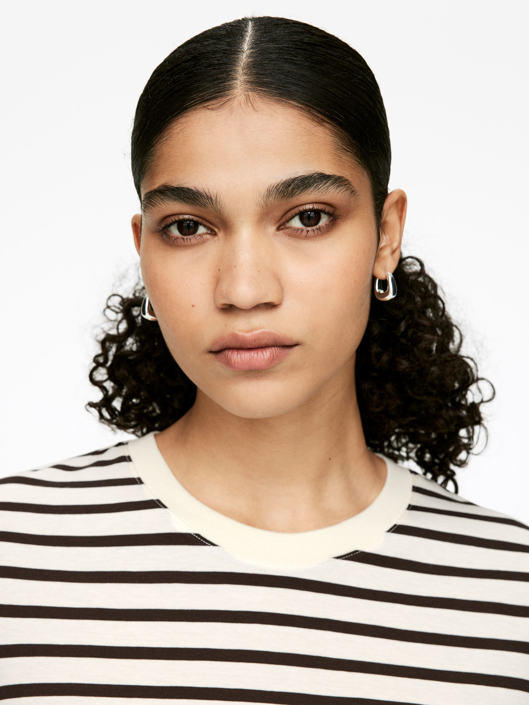 LILY Signature T-Shirt - Brown/Off White - Regular fit - Women - StillMedia/Lookbook - 3