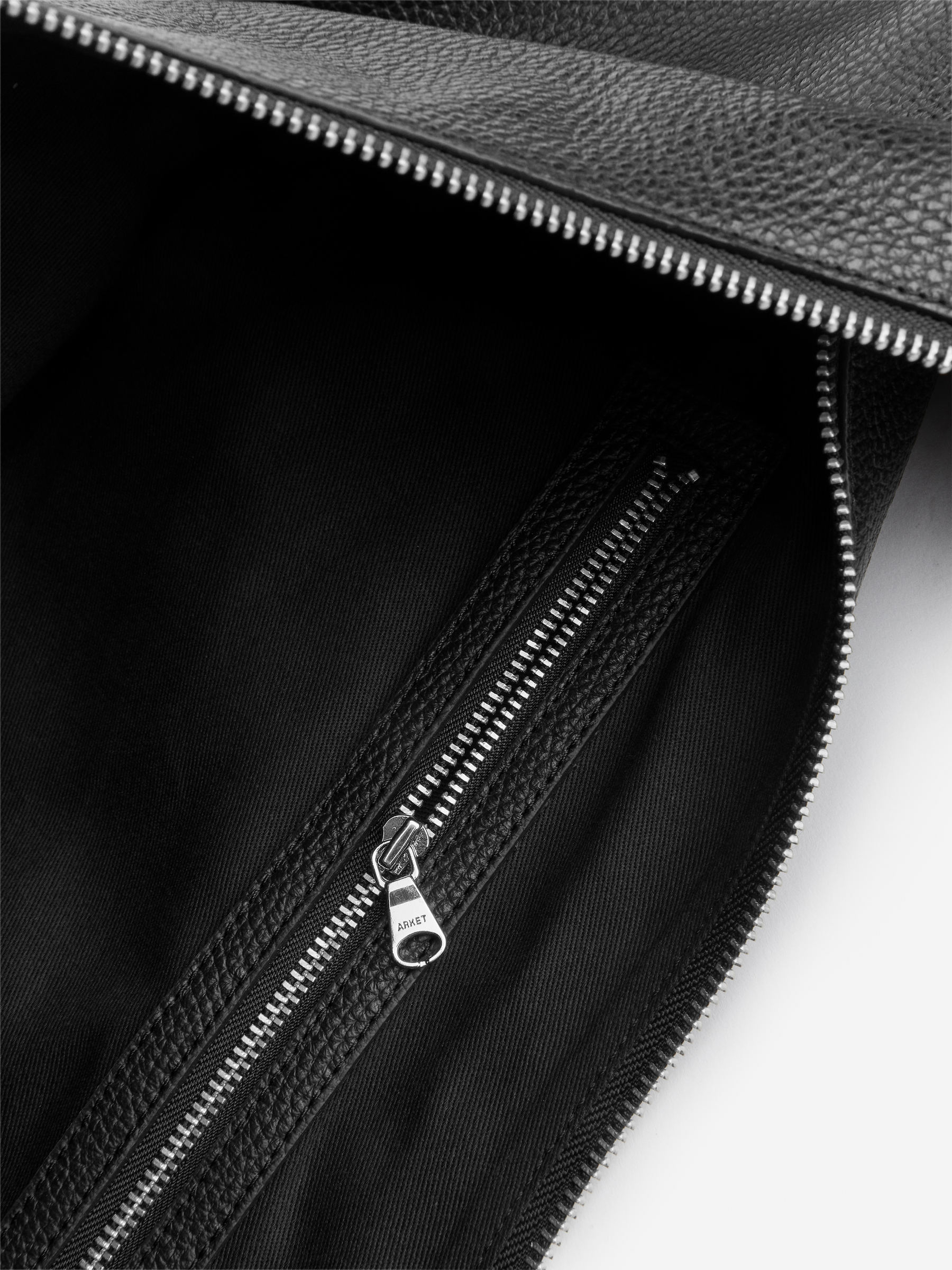 Curved Leather Bag - Black - Women - StillMedia/DescriptiveDetail - 2