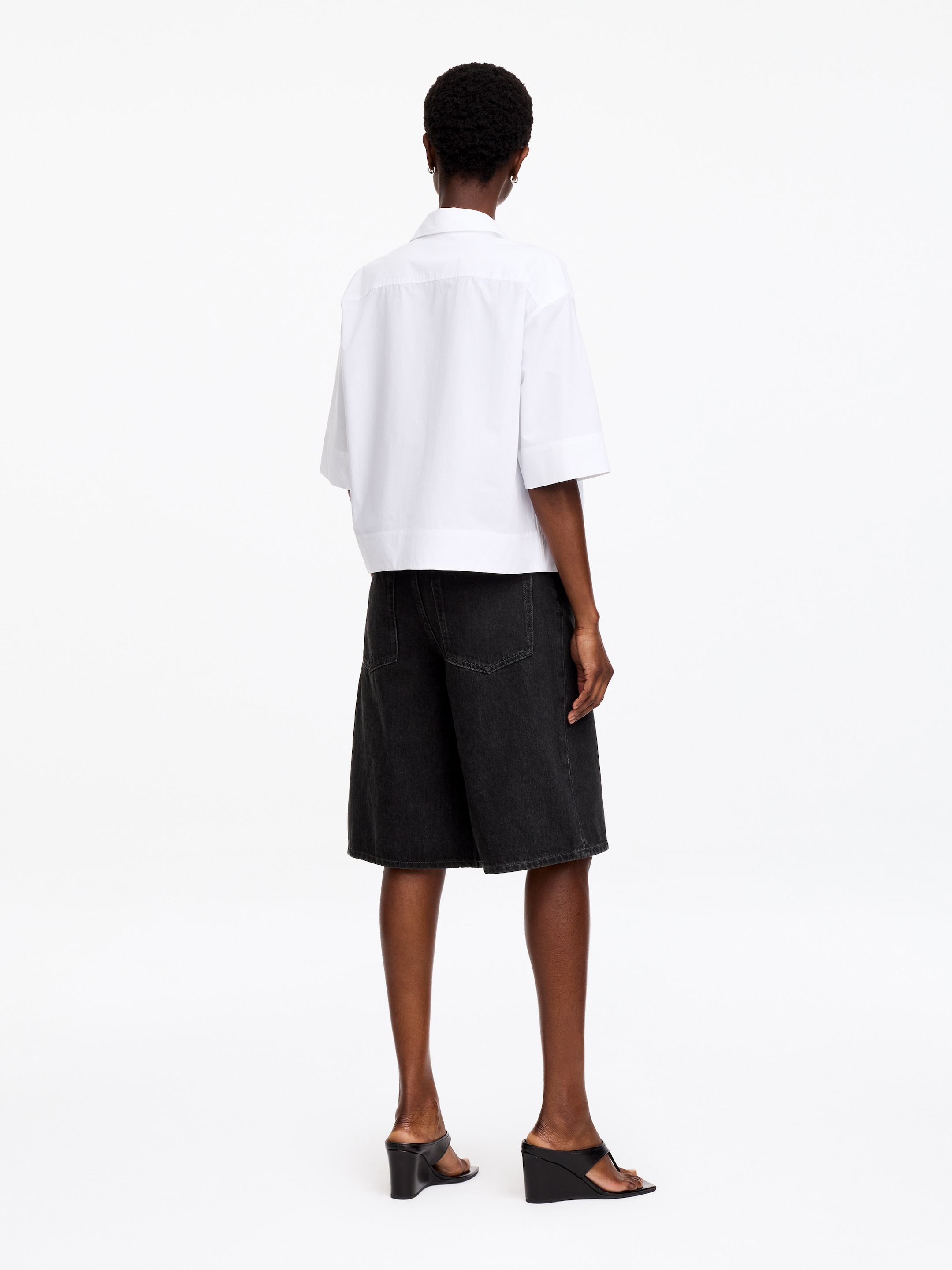 Long Denim Shorts - Black - Loose fit - Women - StillMedia/Lookbook - 5