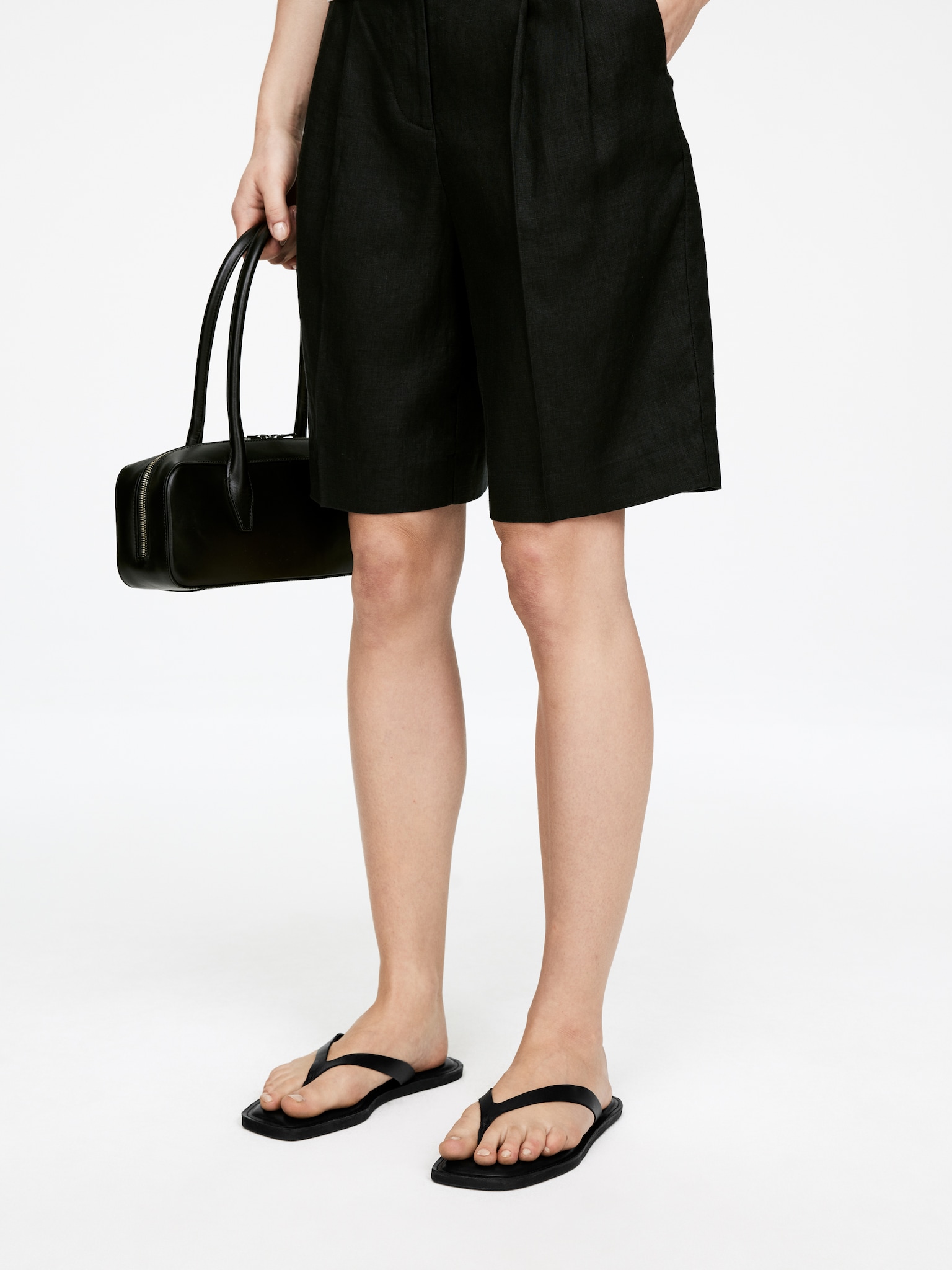 Leather Thong Sandals - Black