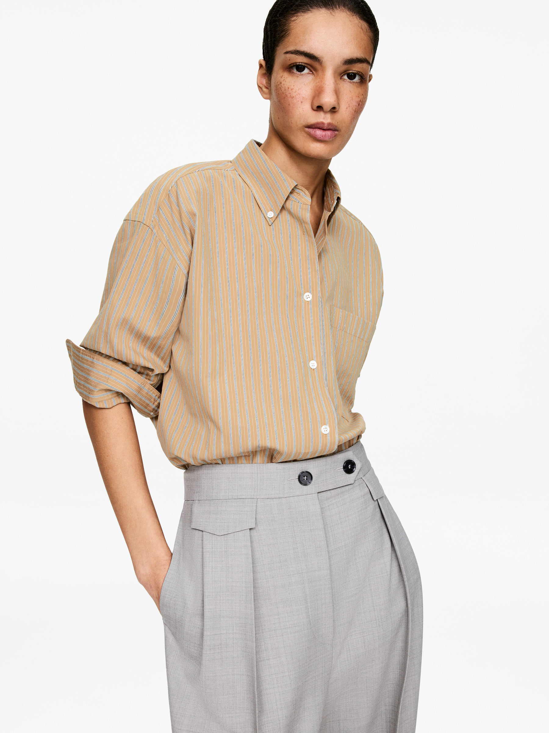 Skjorta i bomull och silke - Beige - Oversized - Women - StillMedia/Lookbook - 3