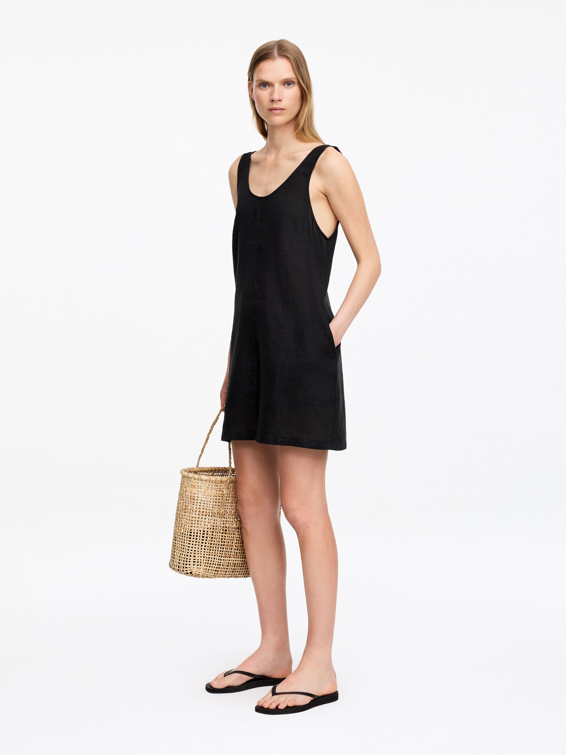 Combinaison courte en lin - Noir - Regular fit - Femme - StillMedia/Lookbook - 3