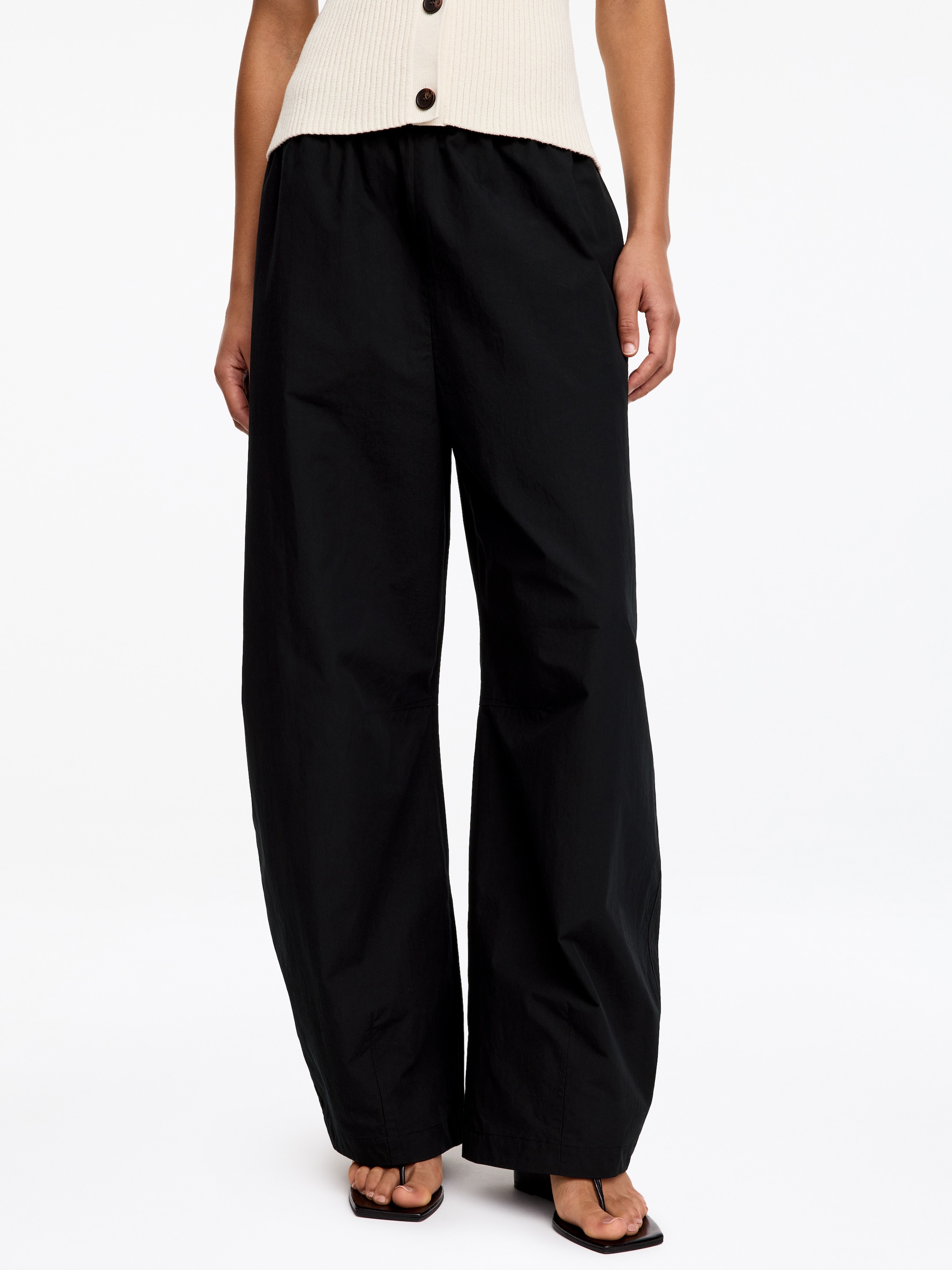 Pantalones de algodón con pernera de barril - Negro - Corte holgado - Women - StillMedia/Lookbook - 9