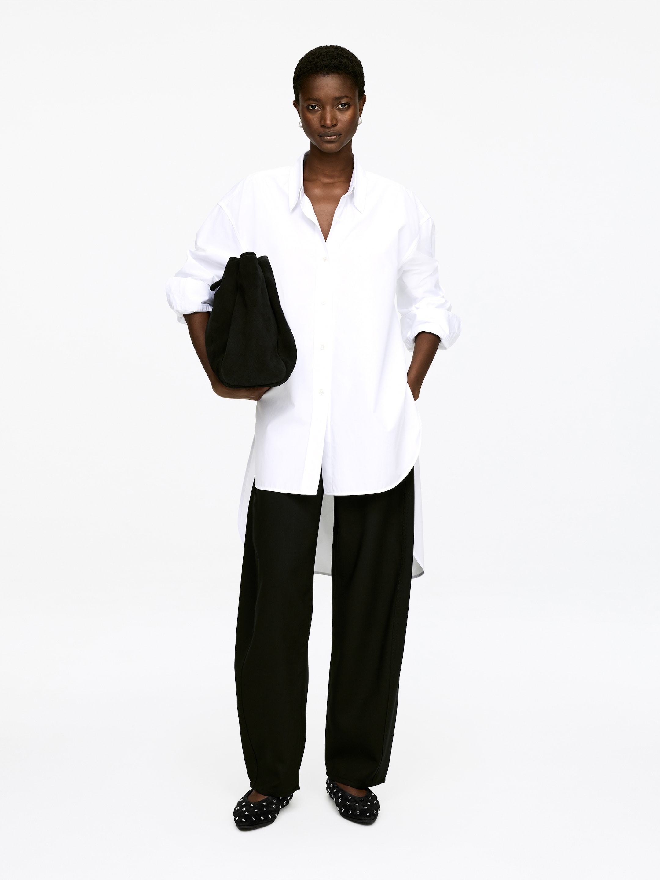 Nagyobb kép megtekintése: Szegecses velúr balerina cipő - Fekete - NŐI | H&M HU 2