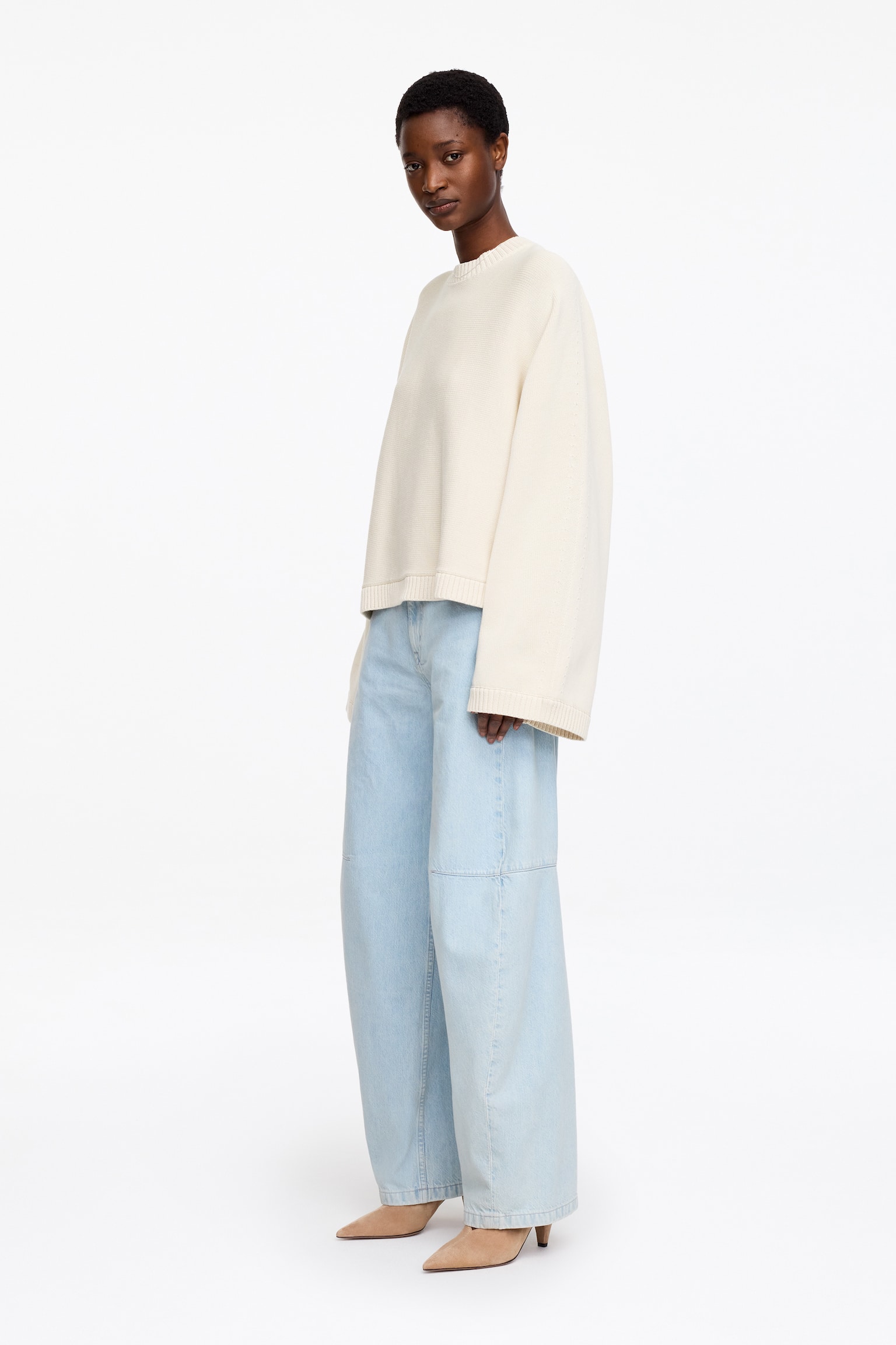 Bavlnený sveter s výrezmi - Krémová/Čierna - 4