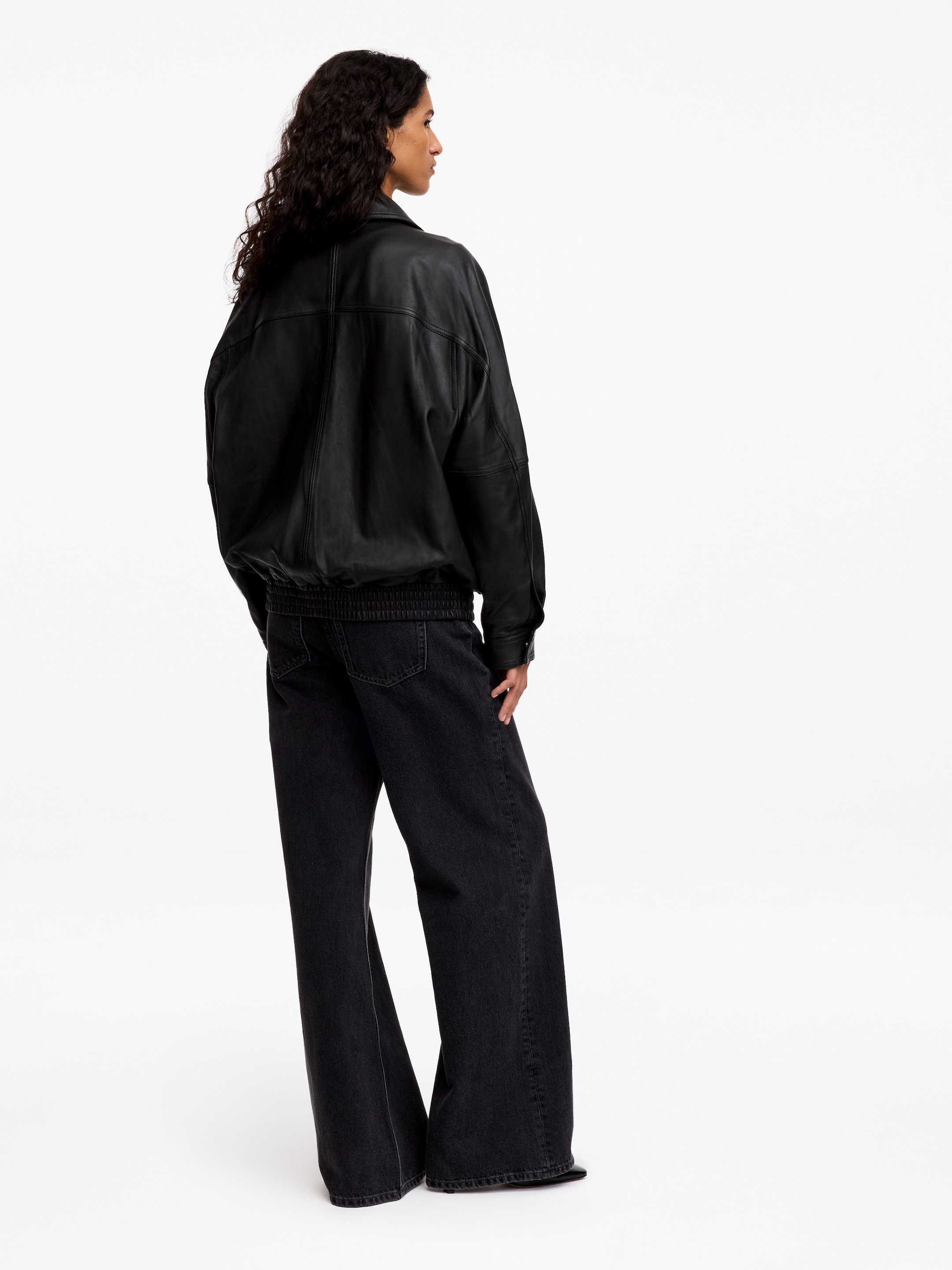 Relaxed Leather Jacket - Black - Relaxed fit - women - StillMedia/Lookbook - 4