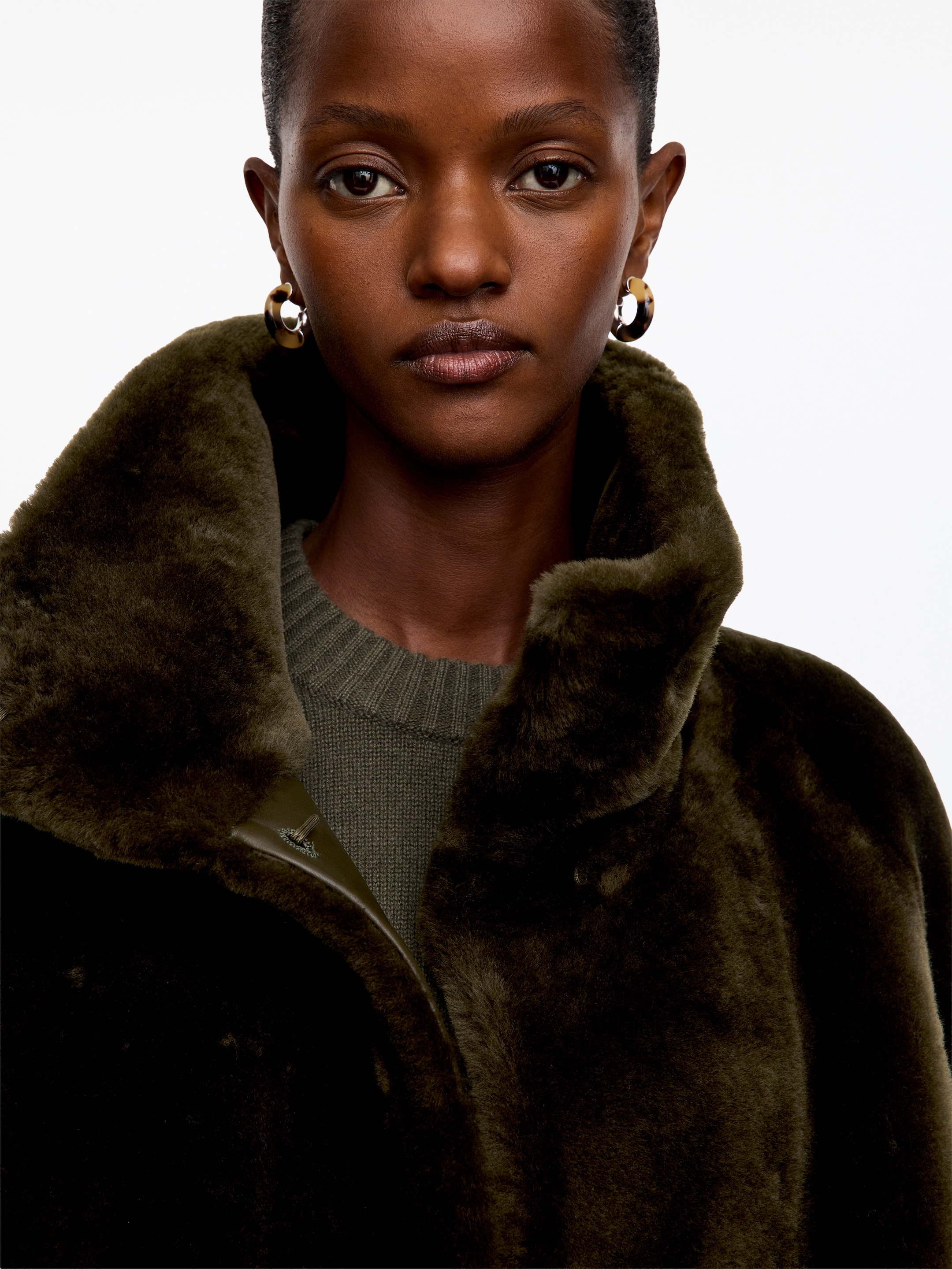 Cappotto in shearling dalla vestibilità rilassata - Verde scuro - Relaxed fit - women - StillMedia/Lookbook - 4
