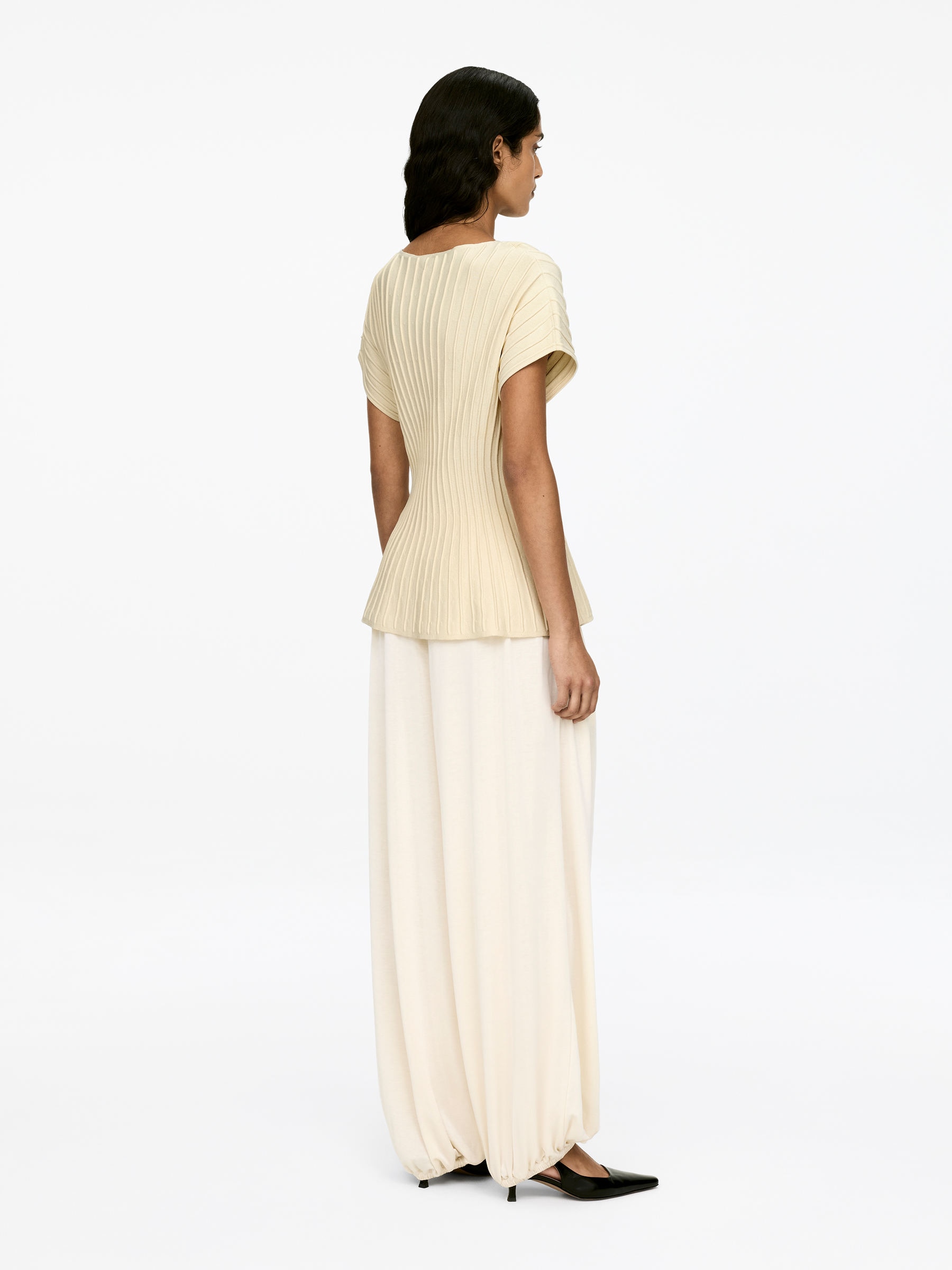 Haut péplum en maille fine - Blanc cassé - Regular fit - Femme - StillMedia/Lookbook - 6