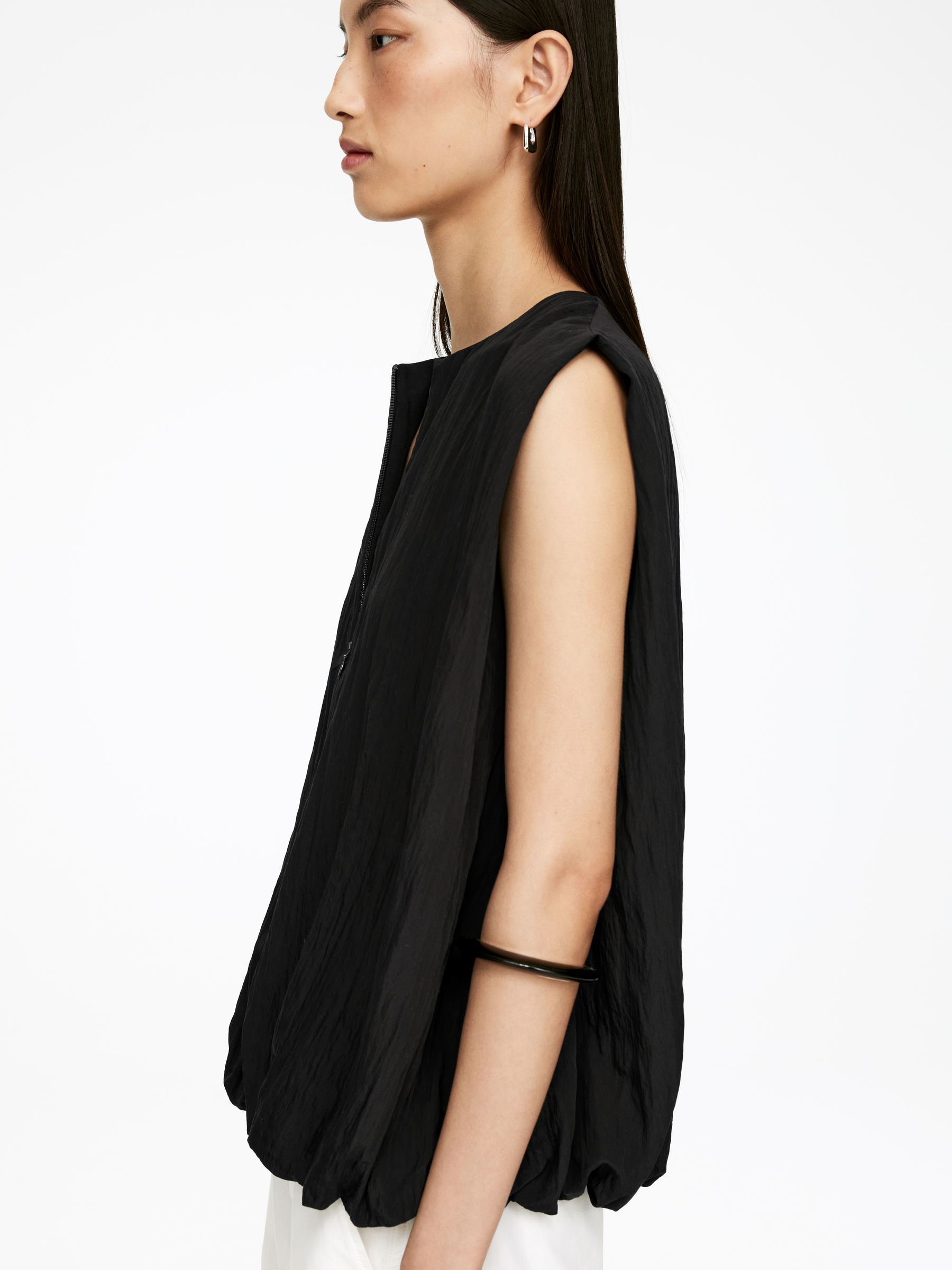 Bubble-Hem Top - Black - Loose fit - Women - StillMedia/Lookbook - 3