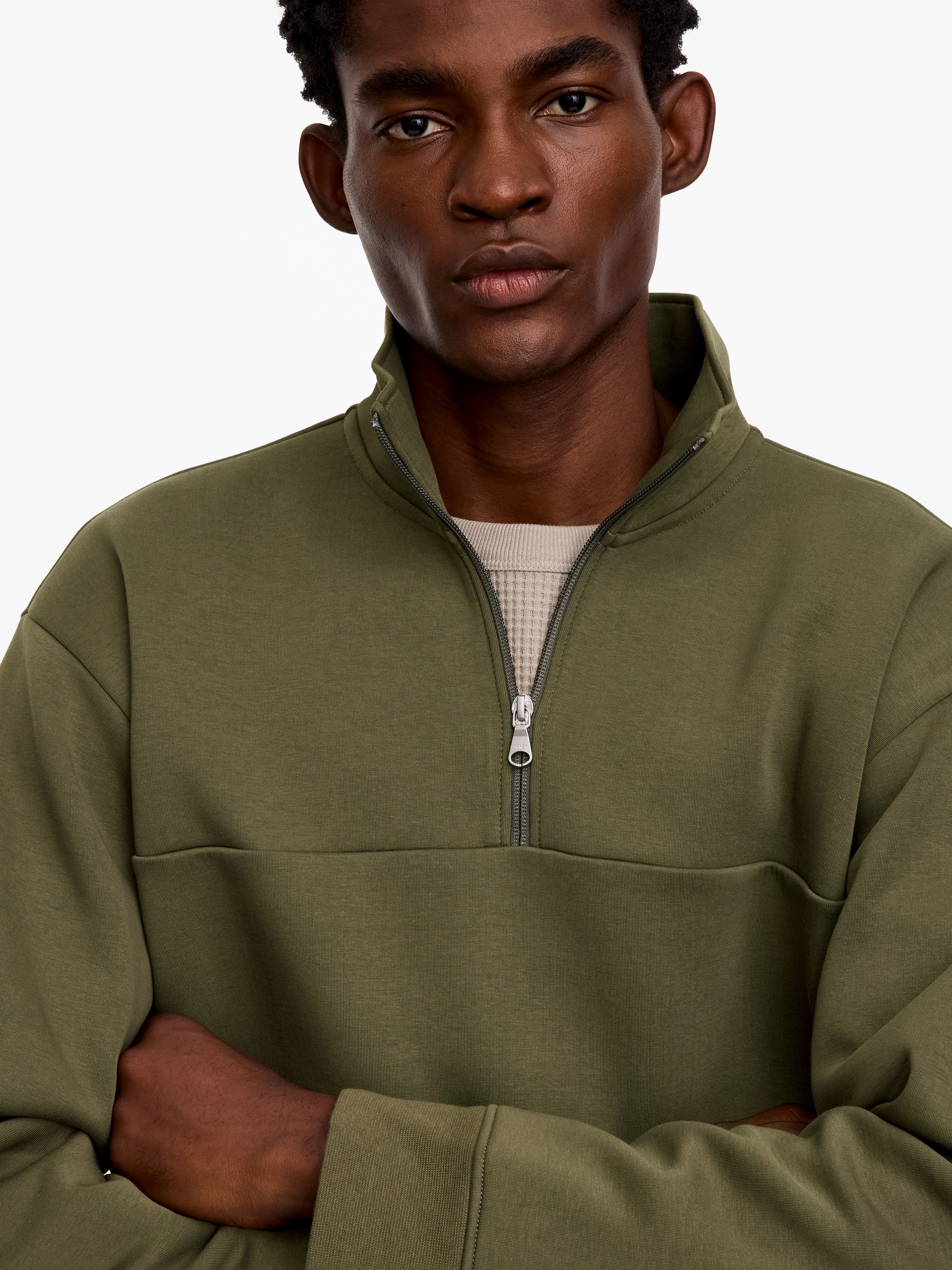 ARKET ACTIVE Sport-Oberteil, kurzer Reißverschluss - Khaki - Regular Fit - men - StillMedia/Lookbook - 4
