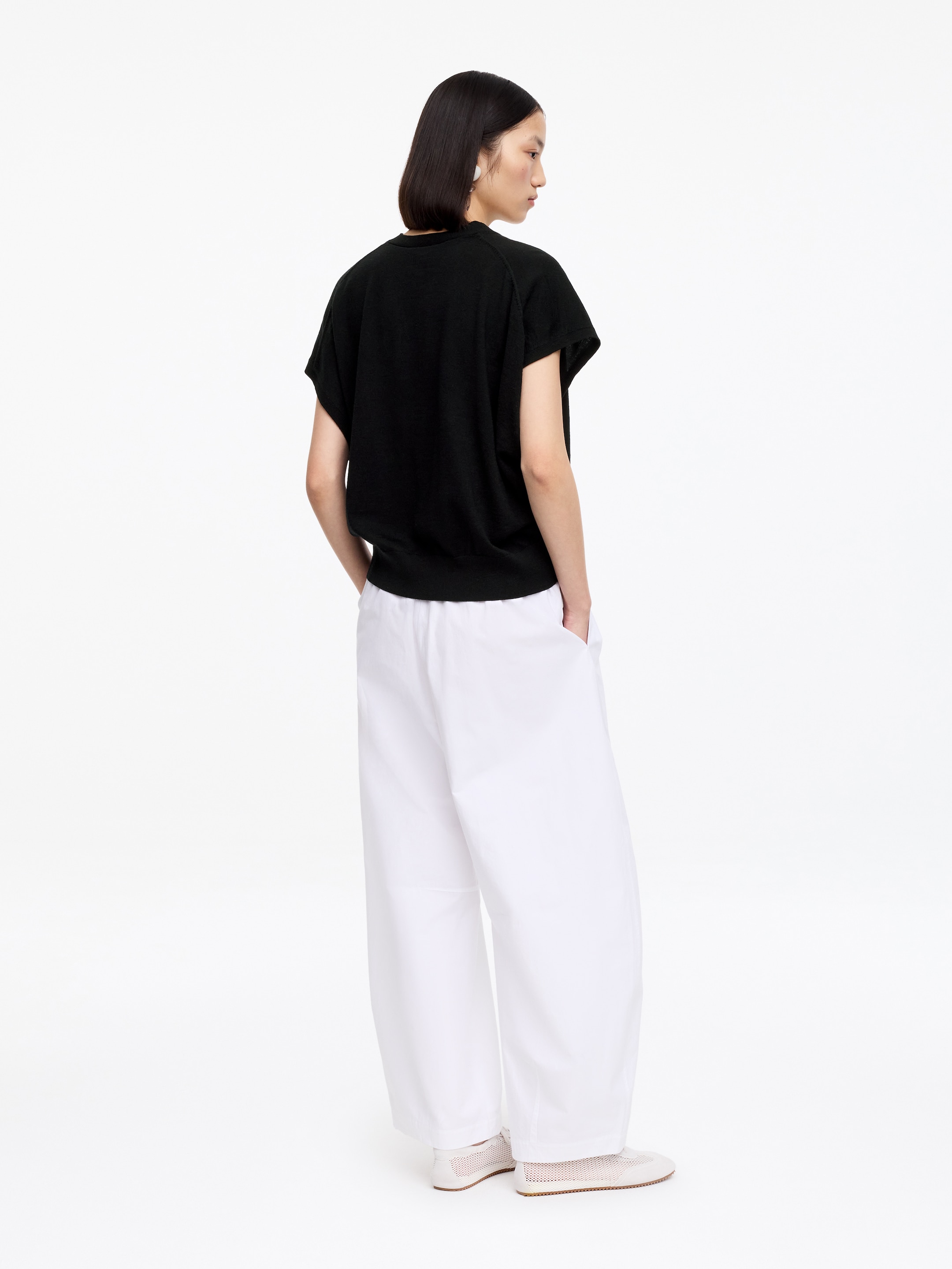 Merino Wool Vest - Black - Loose fit - Women - StillMedia/Lookbook - 6