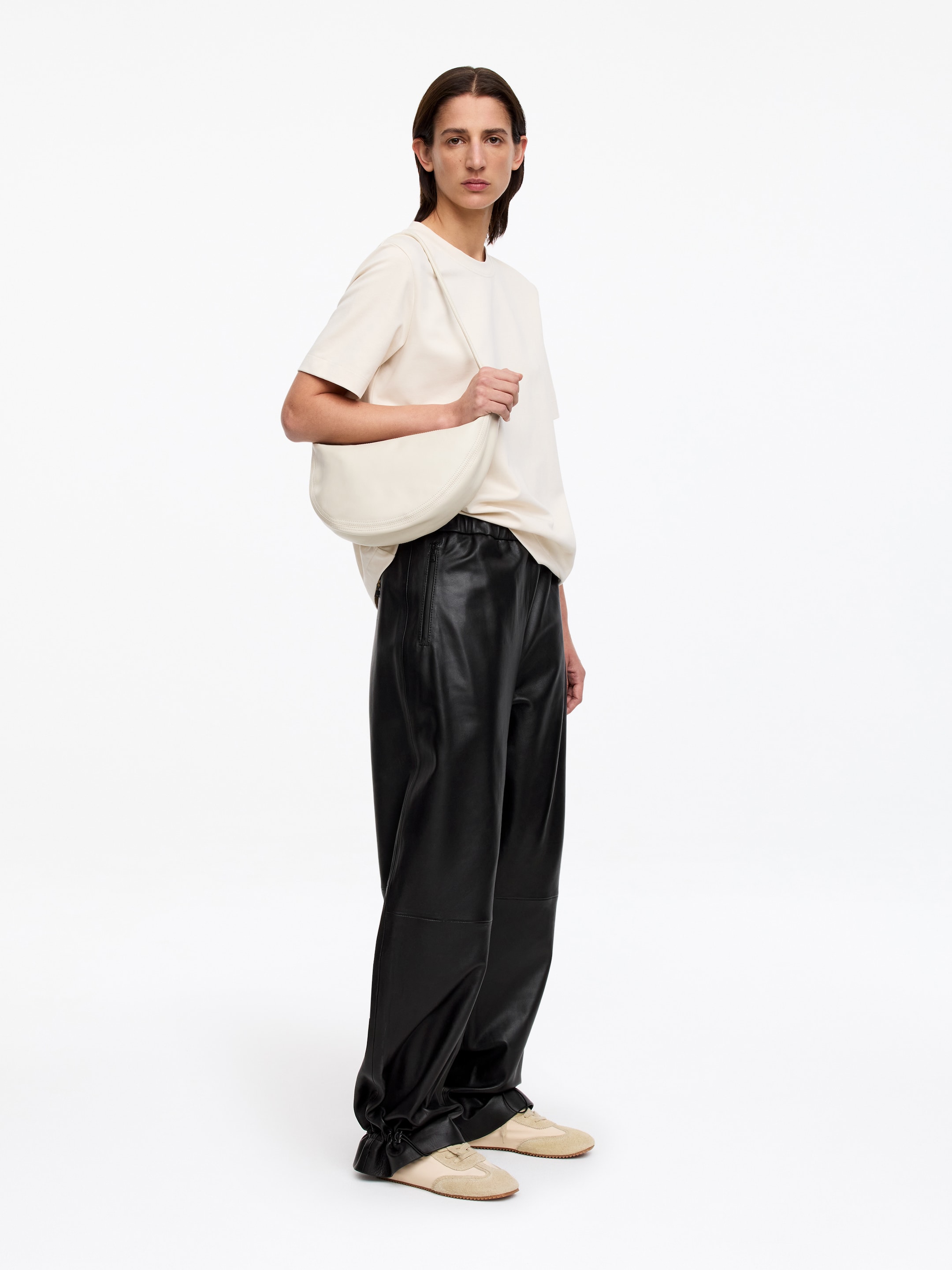 Pantalon en cuir décontracté - Noir - Relaxed fit - Femme - StillMedia/Lookbook - 7