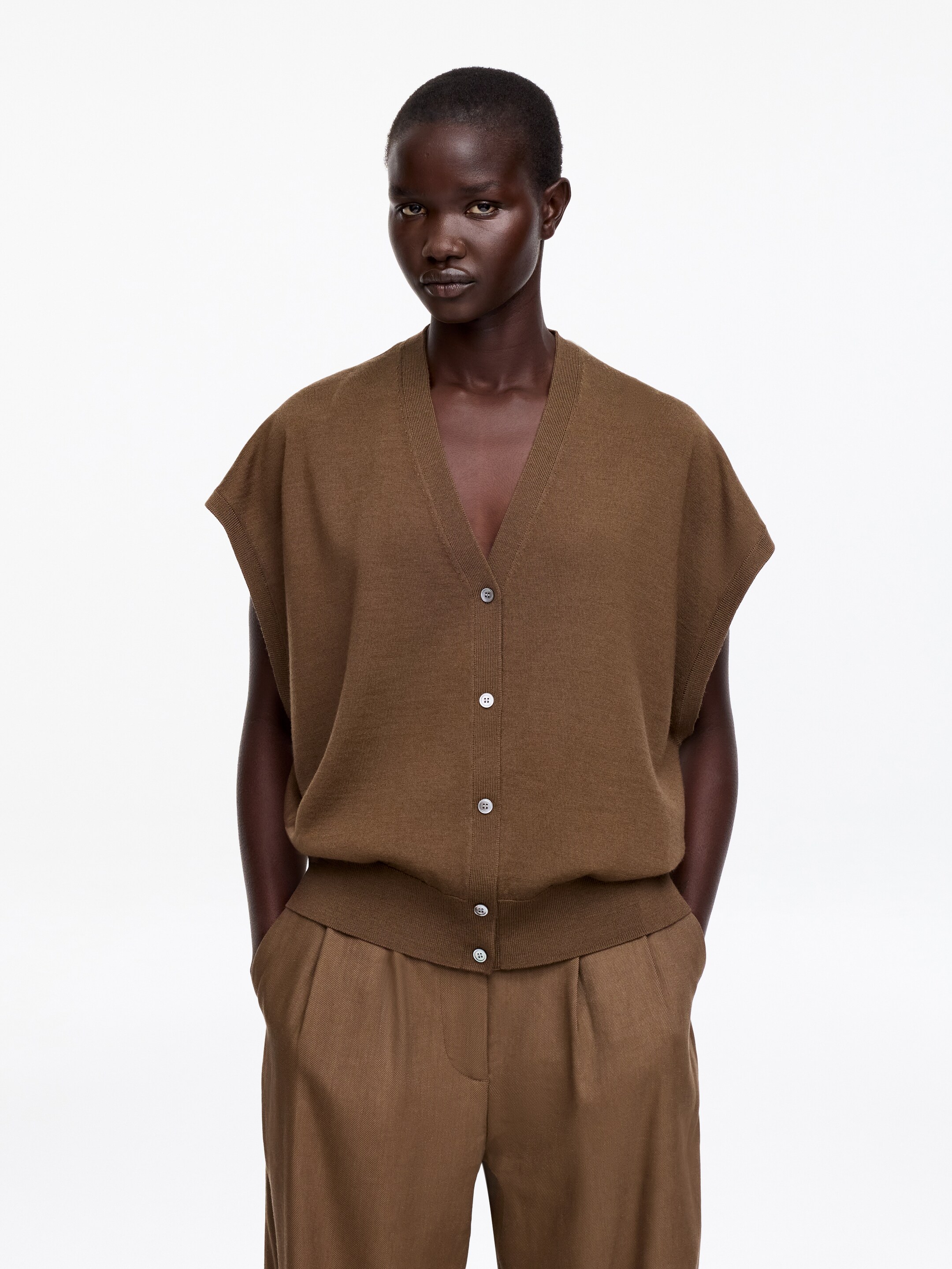 Weste aus Merinowolle - Braun - Loose Fit - Damen - StillMedia/Lookbook - 3