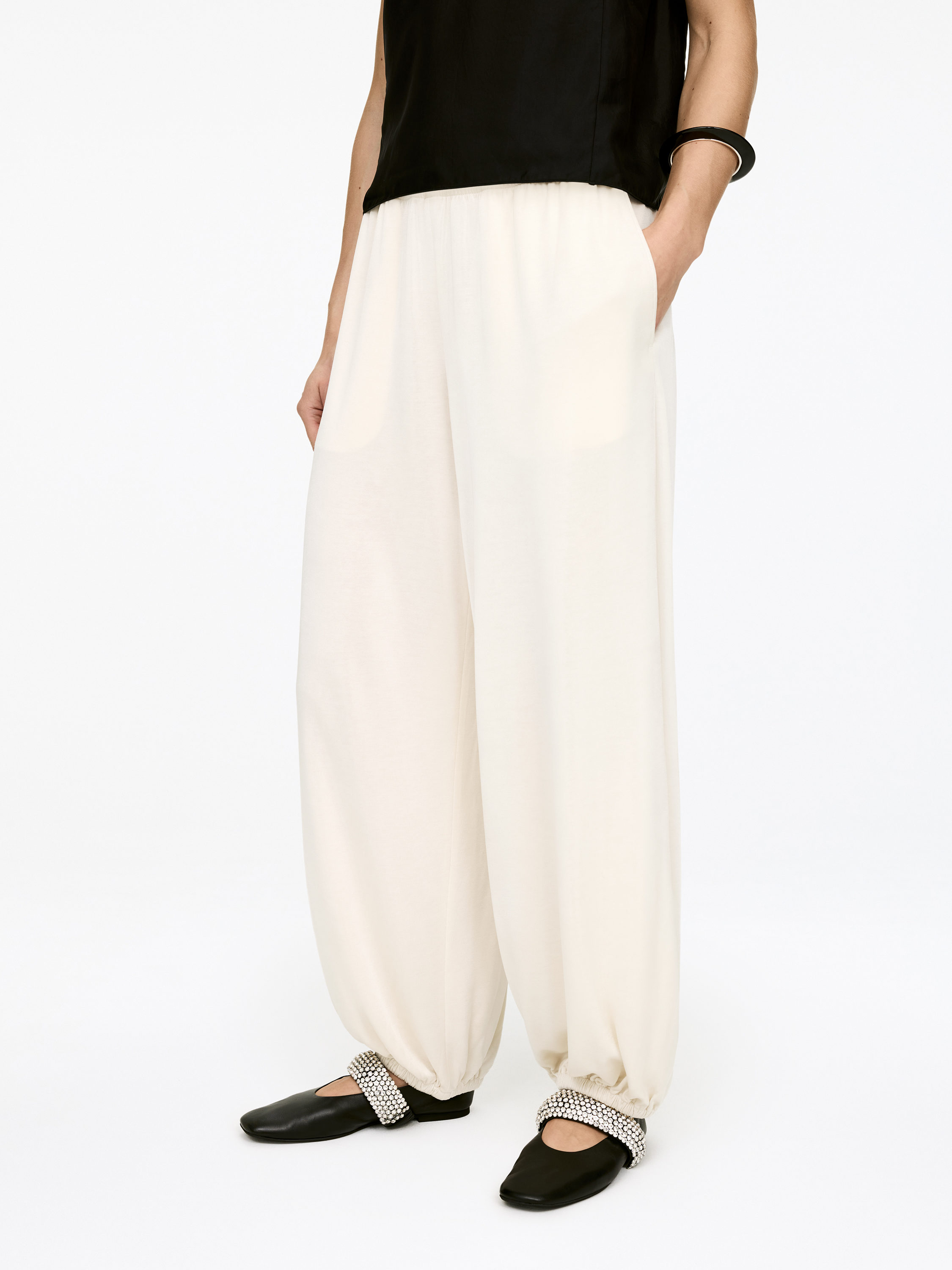 Balloon Trousers - Off White - Regular fit - Women - StillMedia/Lookbook - 5