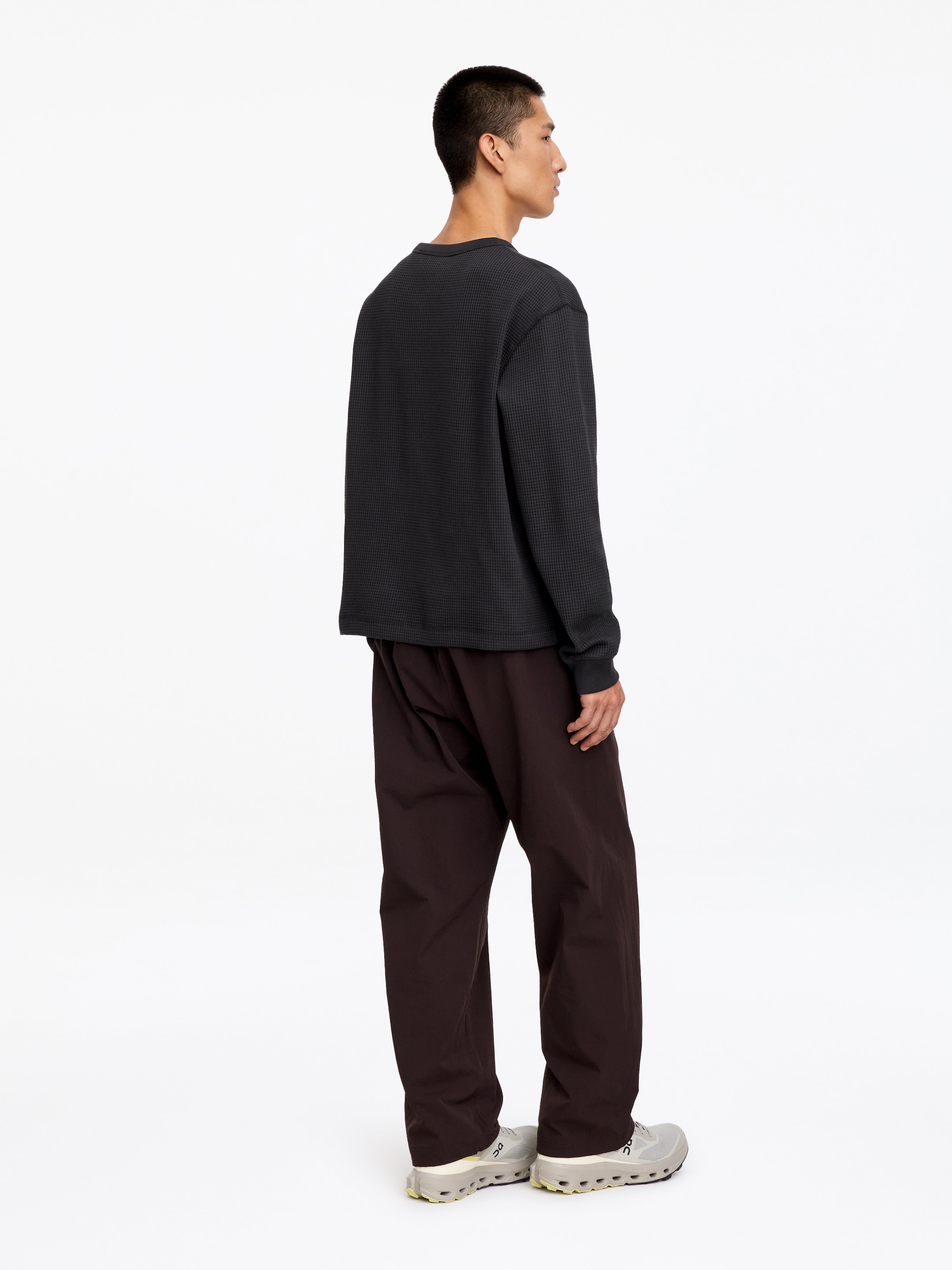 ARKET ACTIVE Oberteil mit Waffelstruktur - Mattschwarz - Regular Fit - men - StillMedia/Lookbook - 5