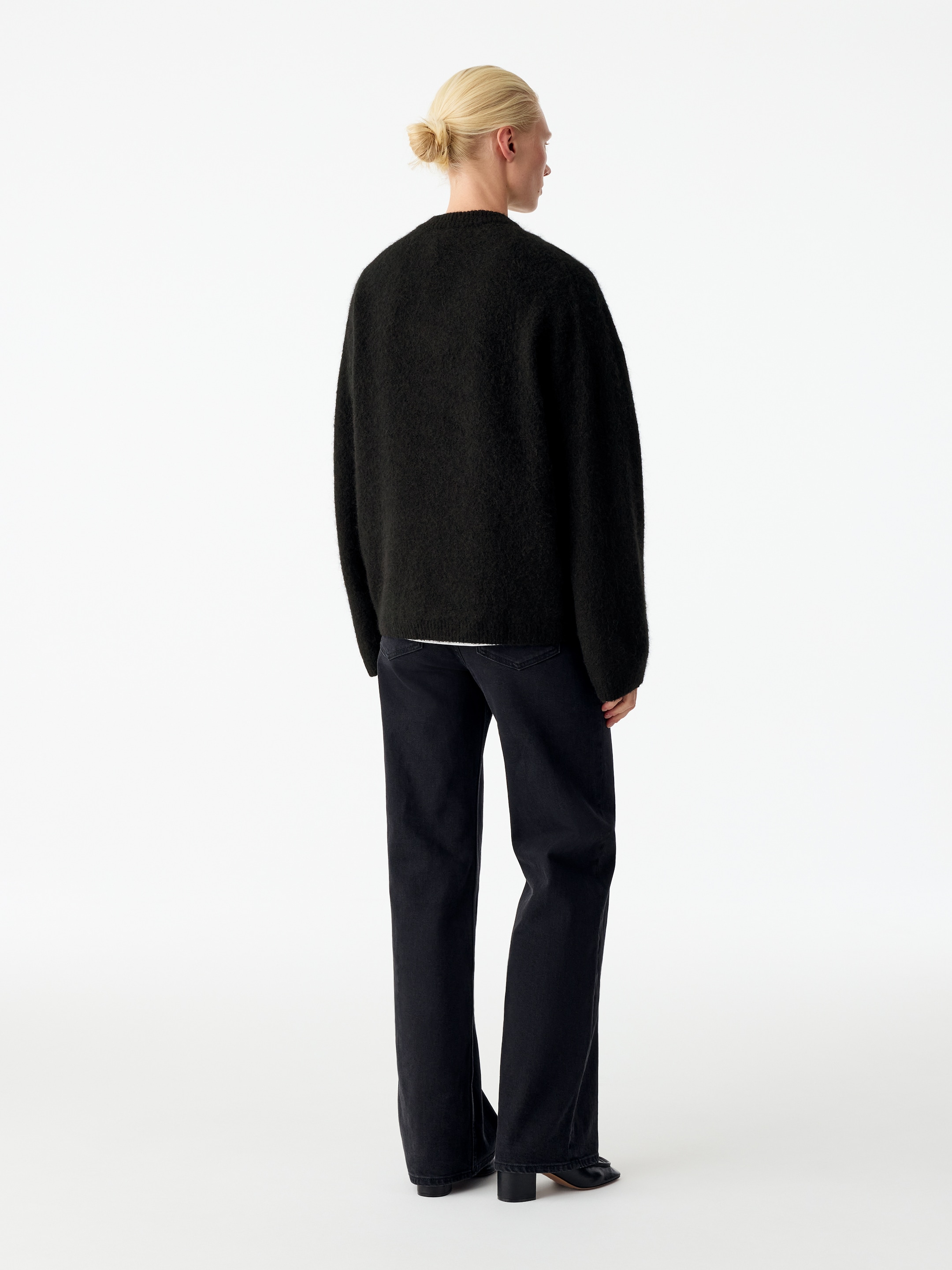 Alpaca-Wool Blend V-Neck Jumper - Black - Loose fit - women - StillMedia/Lookbook - 14