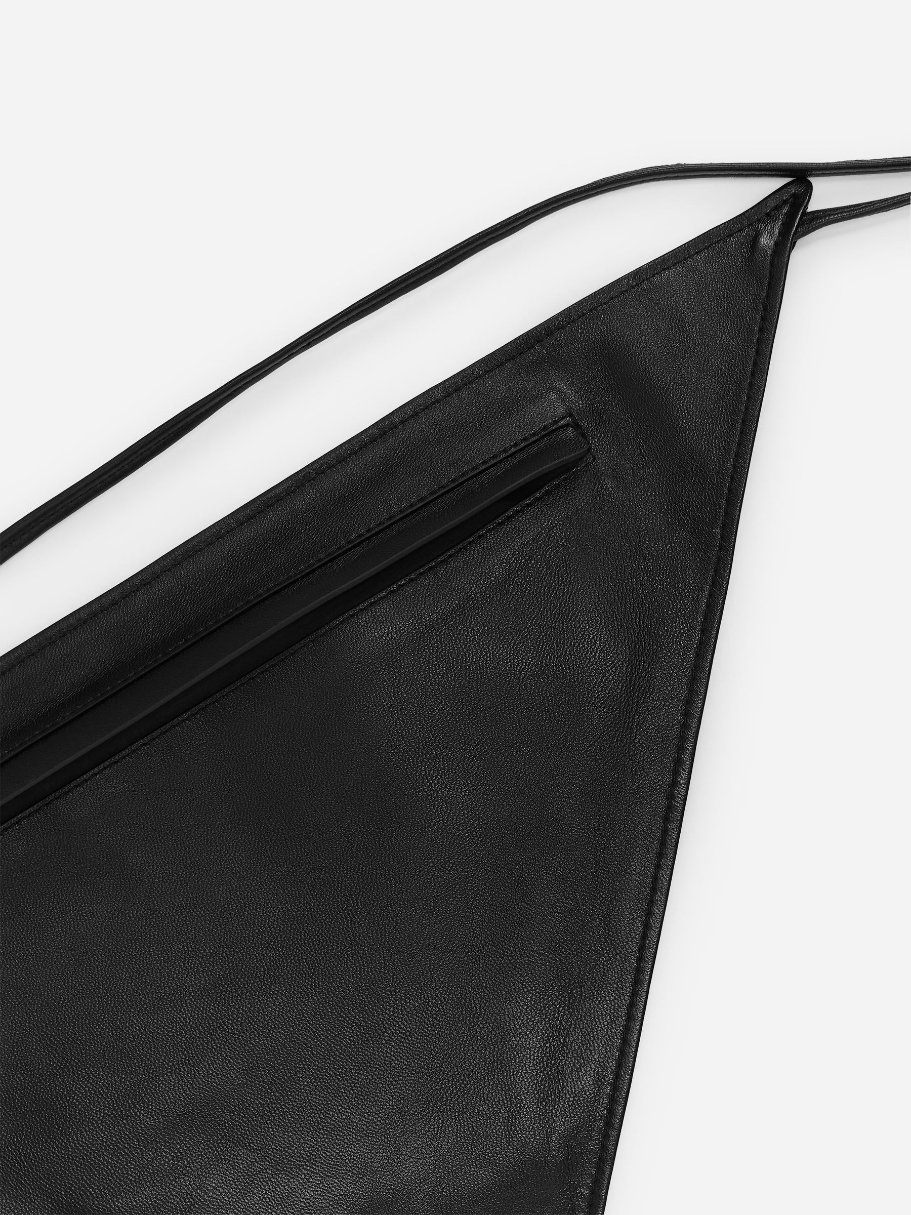 Skórzany pasek z trójkątnym detalem - Czarny - Women - StillMedia/DescriptiveDetail - 1