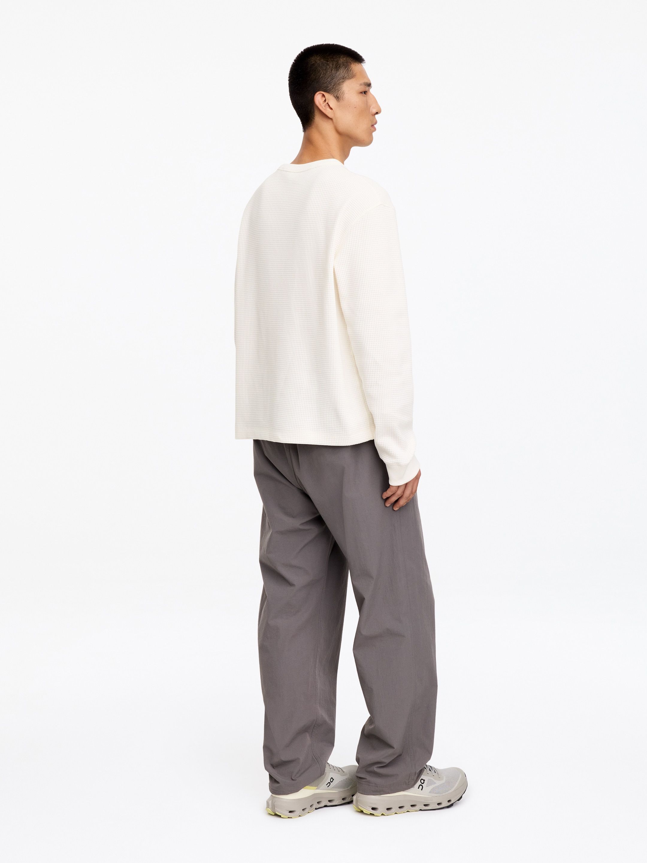 Top de tejido waffle de ARKET ACTIVE - Blanco roto - Corte estándar - men - StillMedia/Lookbook - 8