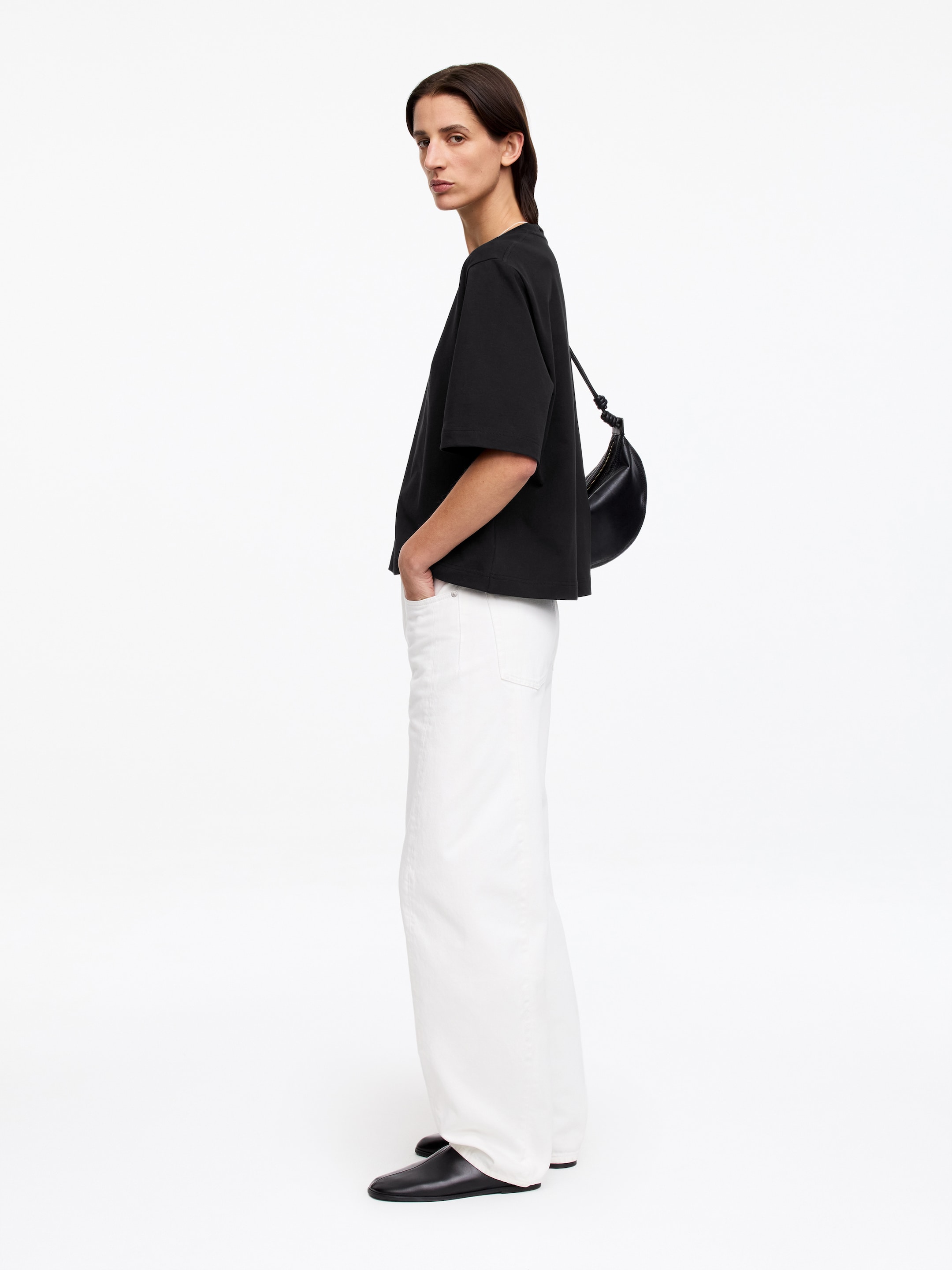 Kastiges Signature-T-Shirt - Schwarz - Relaxed Fit - Damen - StillMedia/Lookbook - 11