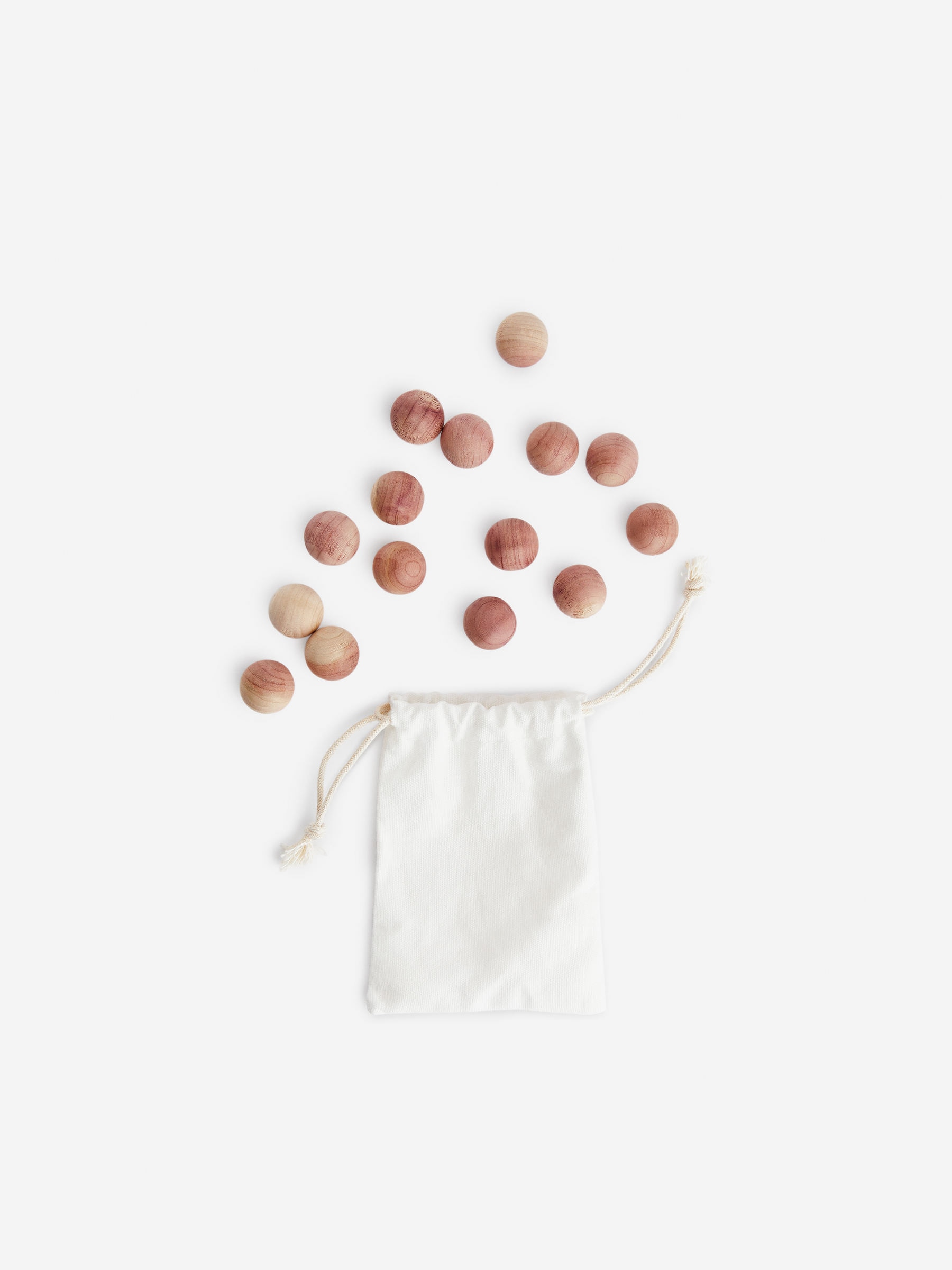 Iris Hantverk Cedar Balls - Beige - Homeware - StillMedia/DescriptiveStillLife - 1