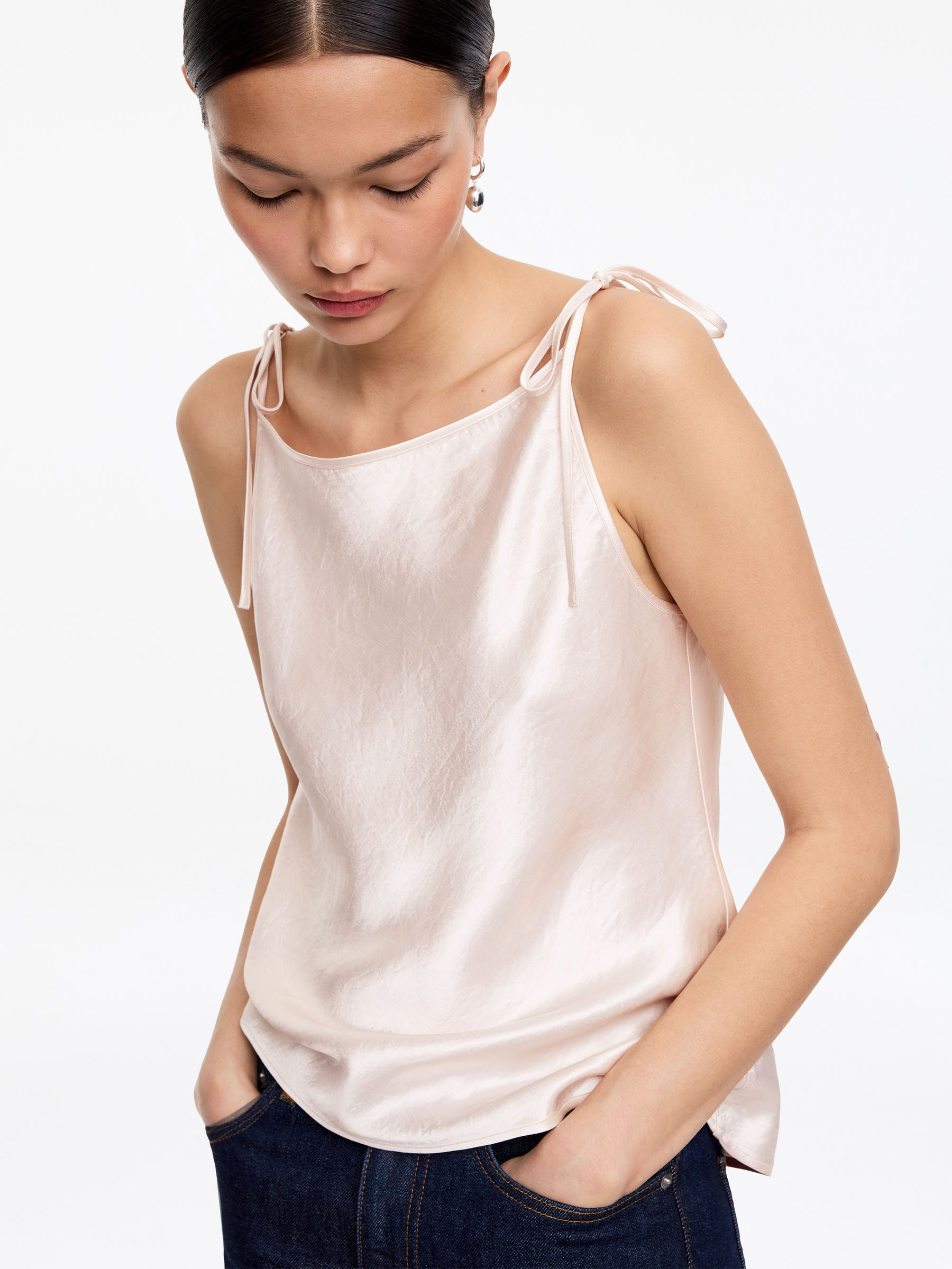 Satintop in Knitteroptik - Rosa - Regular Fit - Damen - StillMedia/Lookbook - 2