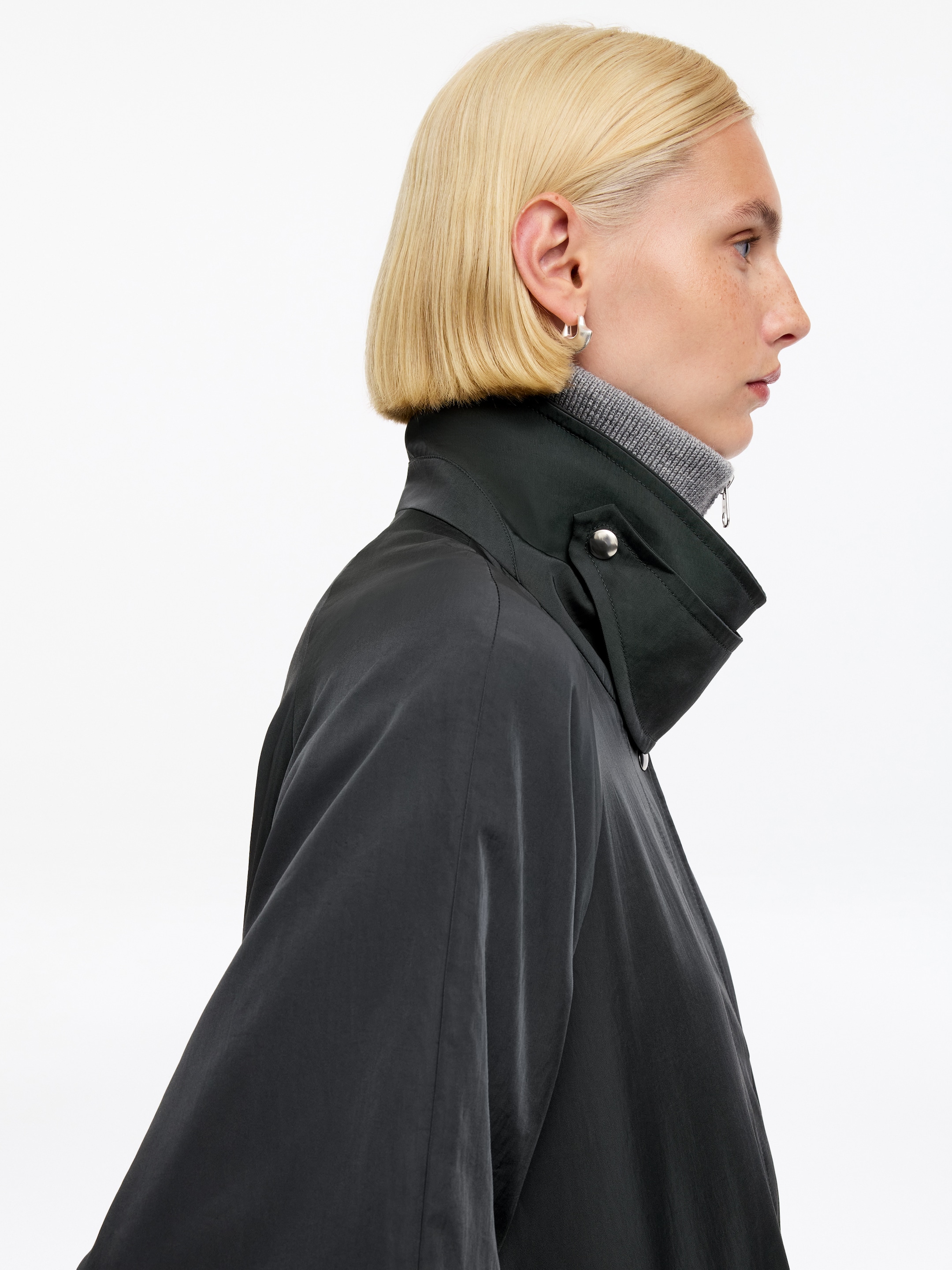 Lockerer Mantel aus Nylon - Grau - Loose Fit - women - StillMedia/Lookbook - 5