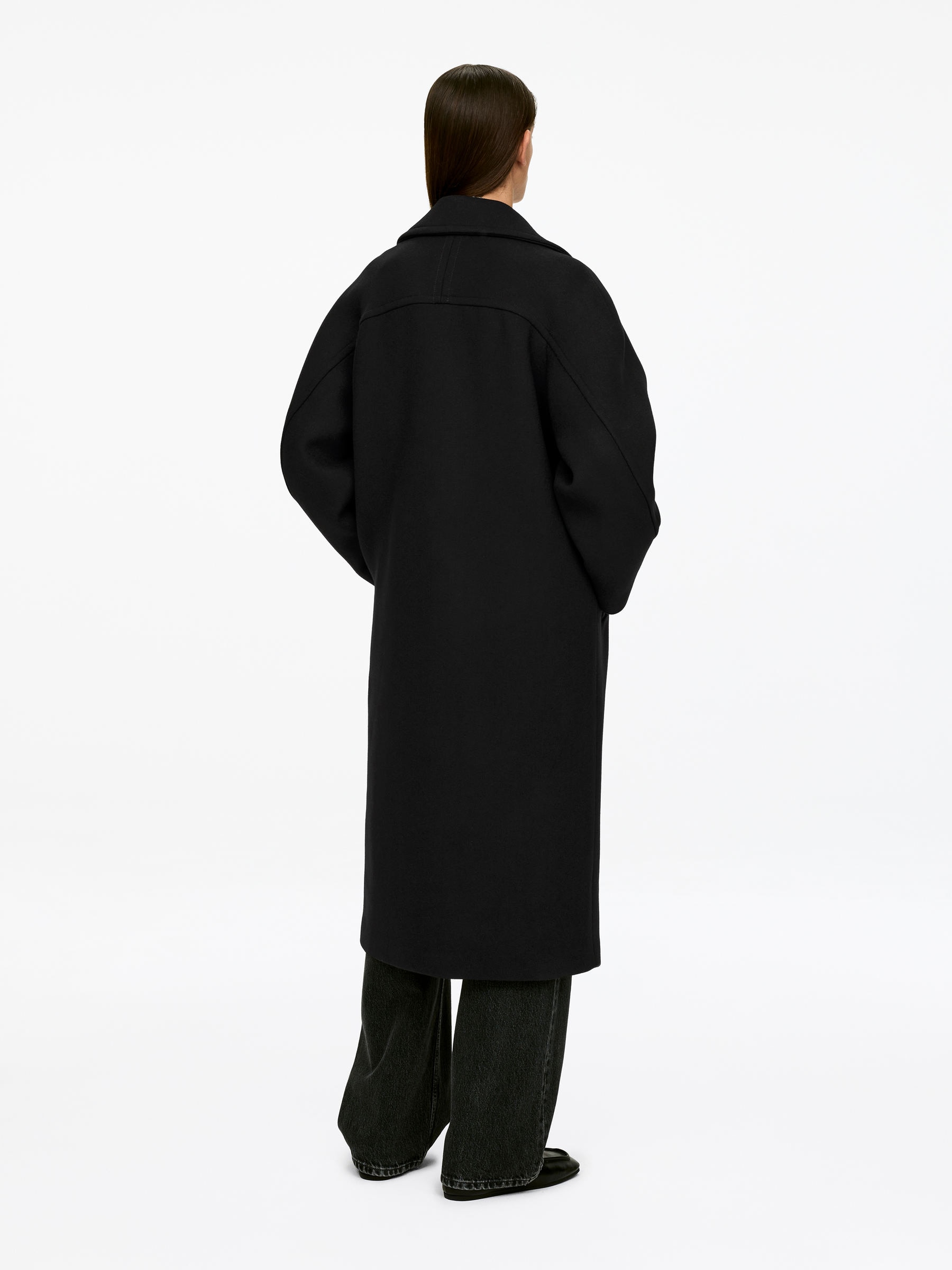 Oversized kappa i ullblandning - Svart - Oversized - Women - StillMedia/Lookbook - 6