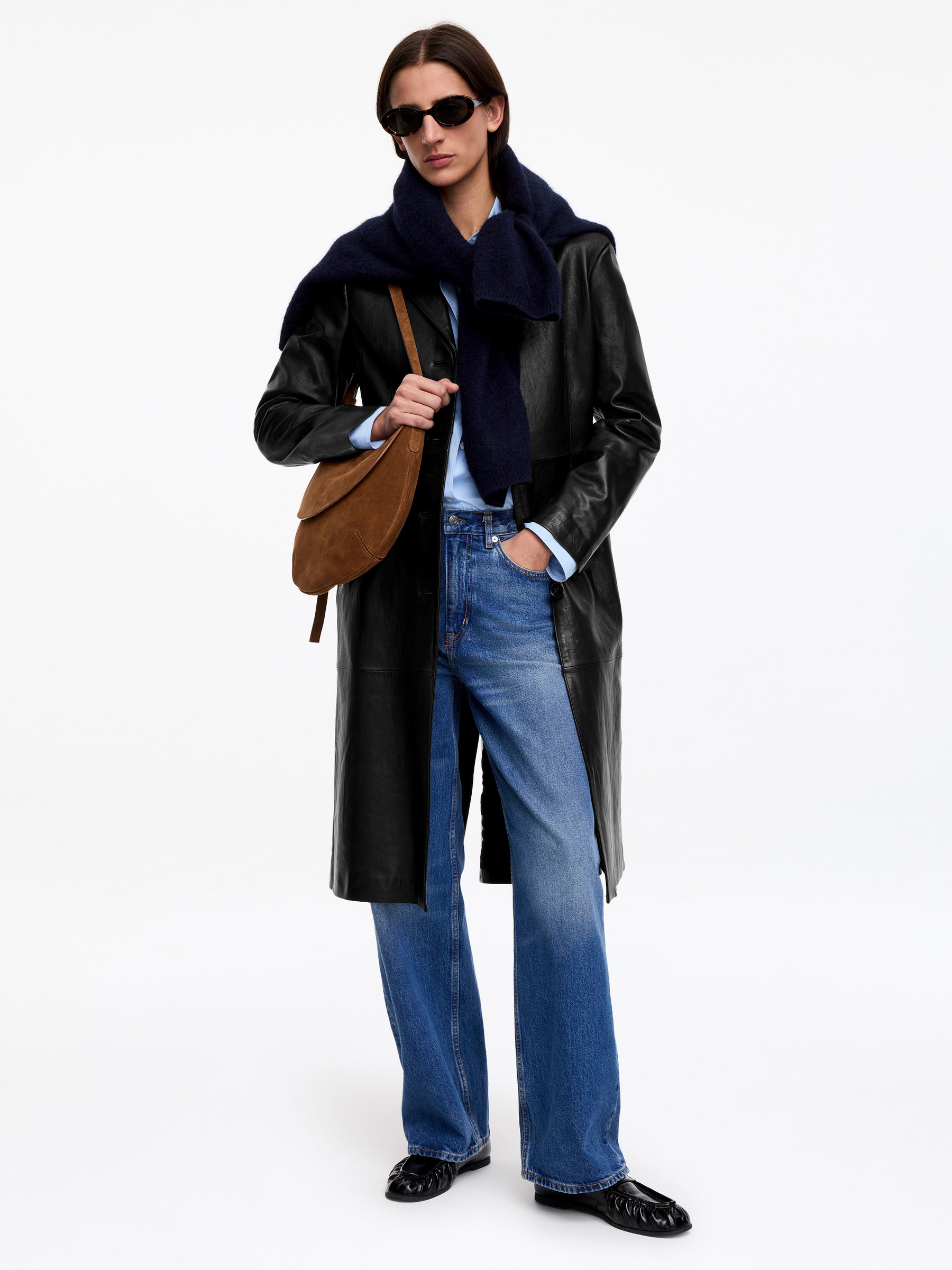 Skórzany płaszcz - Czarny - Wąski fason - Women - StillMedia/Lookbook - 11