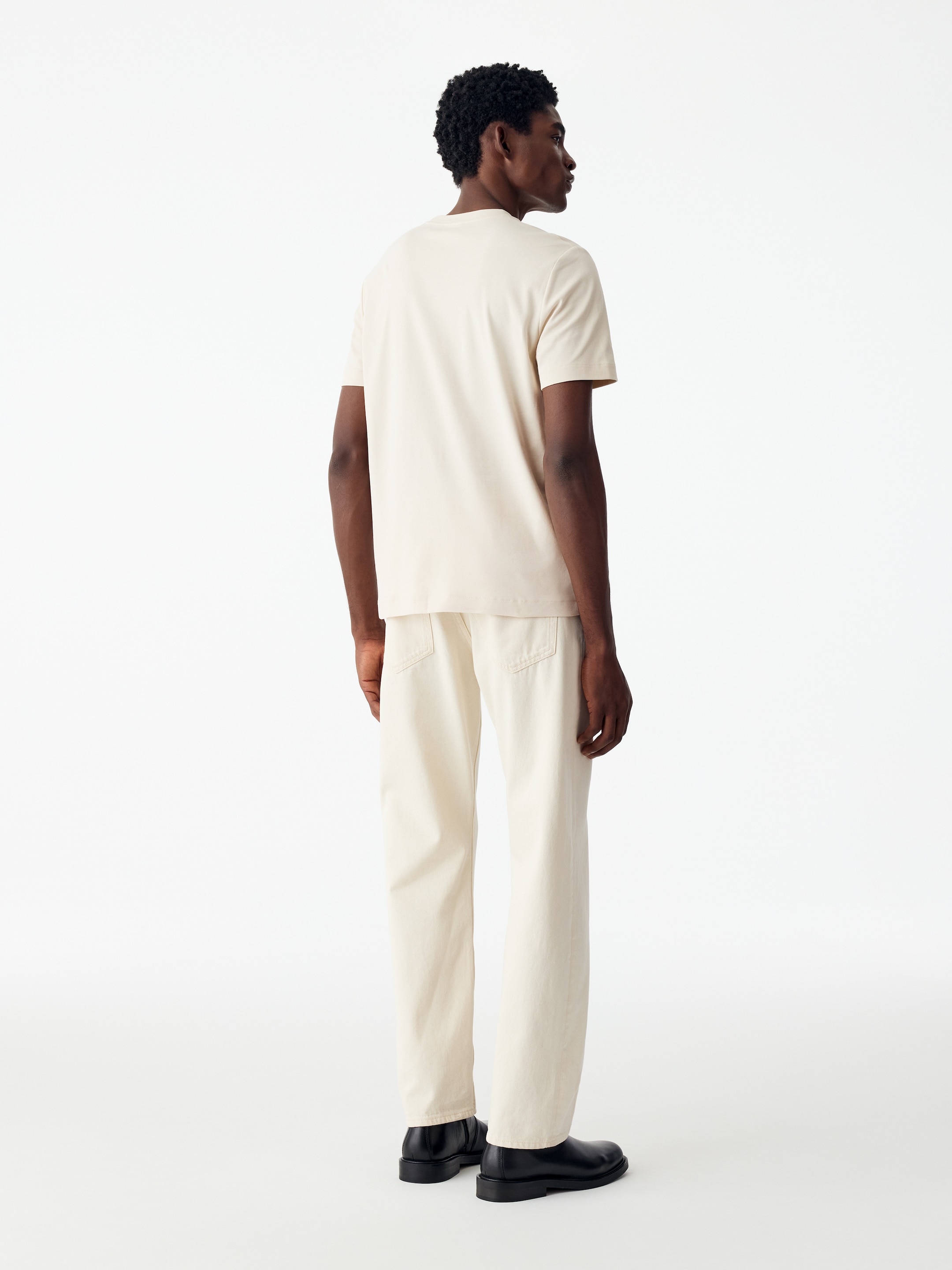 Regular Interlock T-shirt - Off White - Regular fit - men - StillMedia/Lookbook - 4