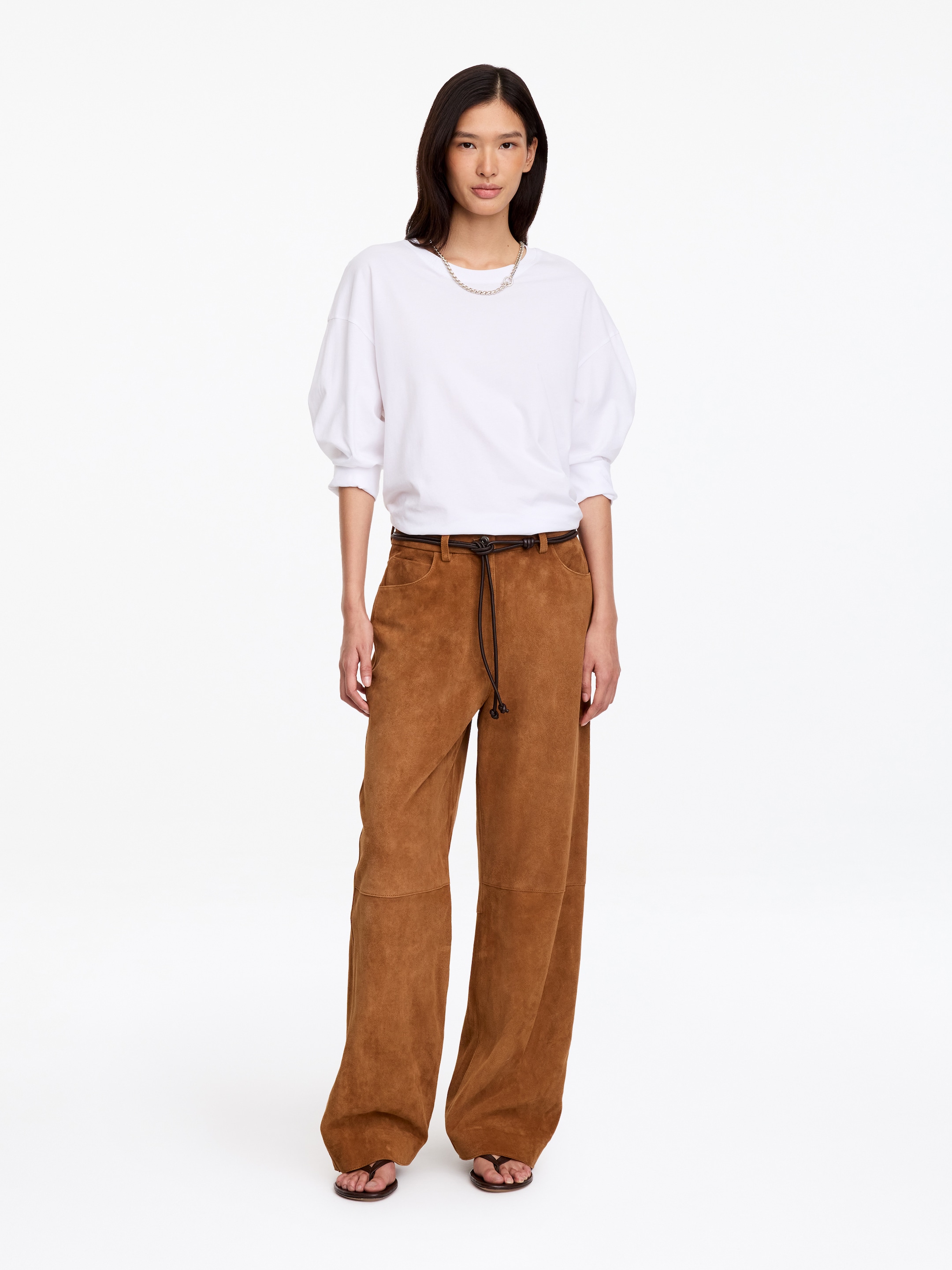 Pantaloni rilassati in pelle scamosciata - Marrone caldo - Relaxed fit - women - StillMedia/Lookbook - 15